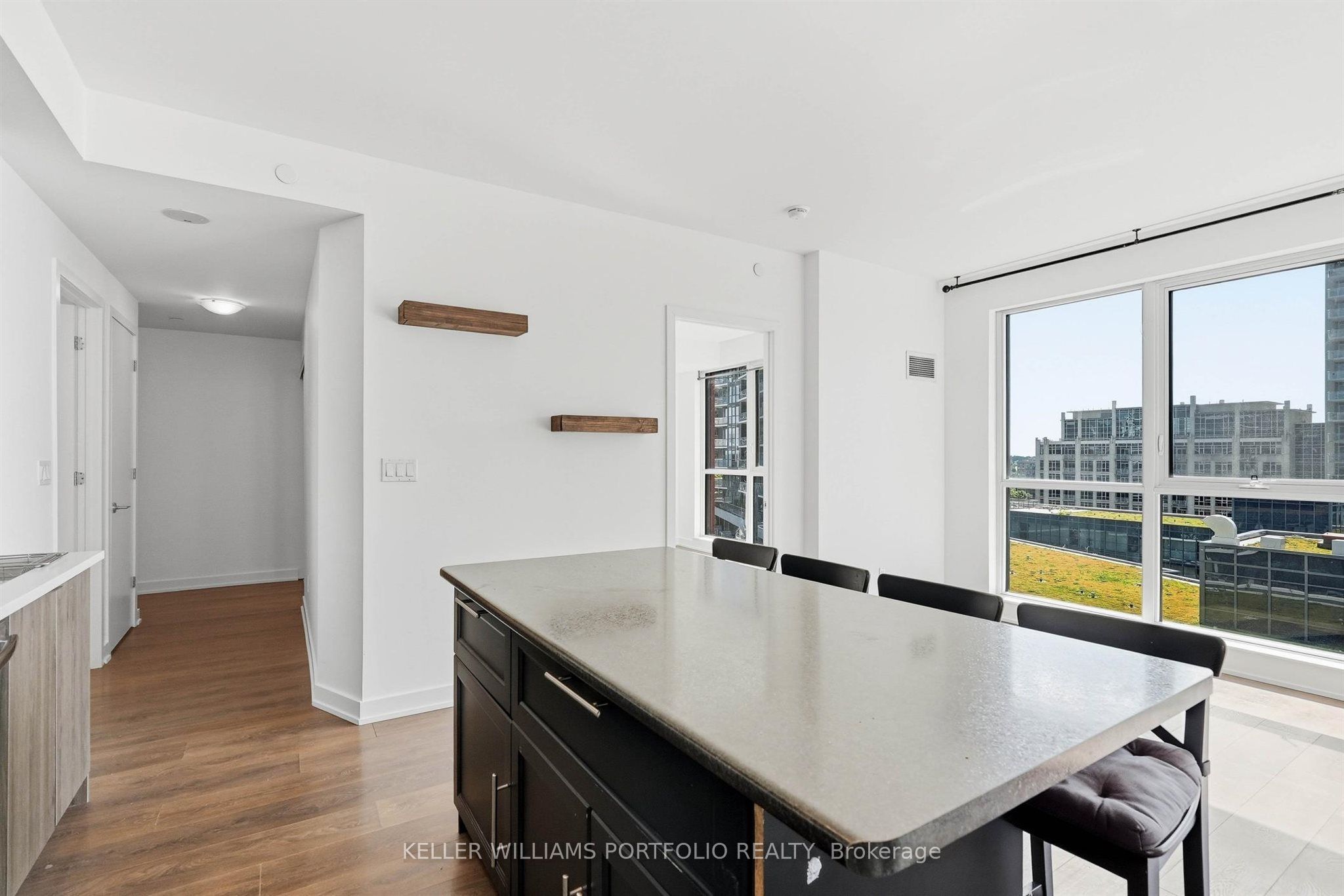 50 Bruyeres Mews 1009 Property Photo 19