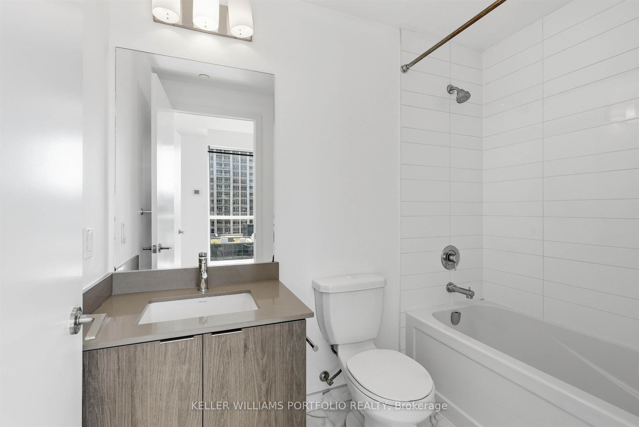 50 Bruyeres Mews 1009 Property Photo 25