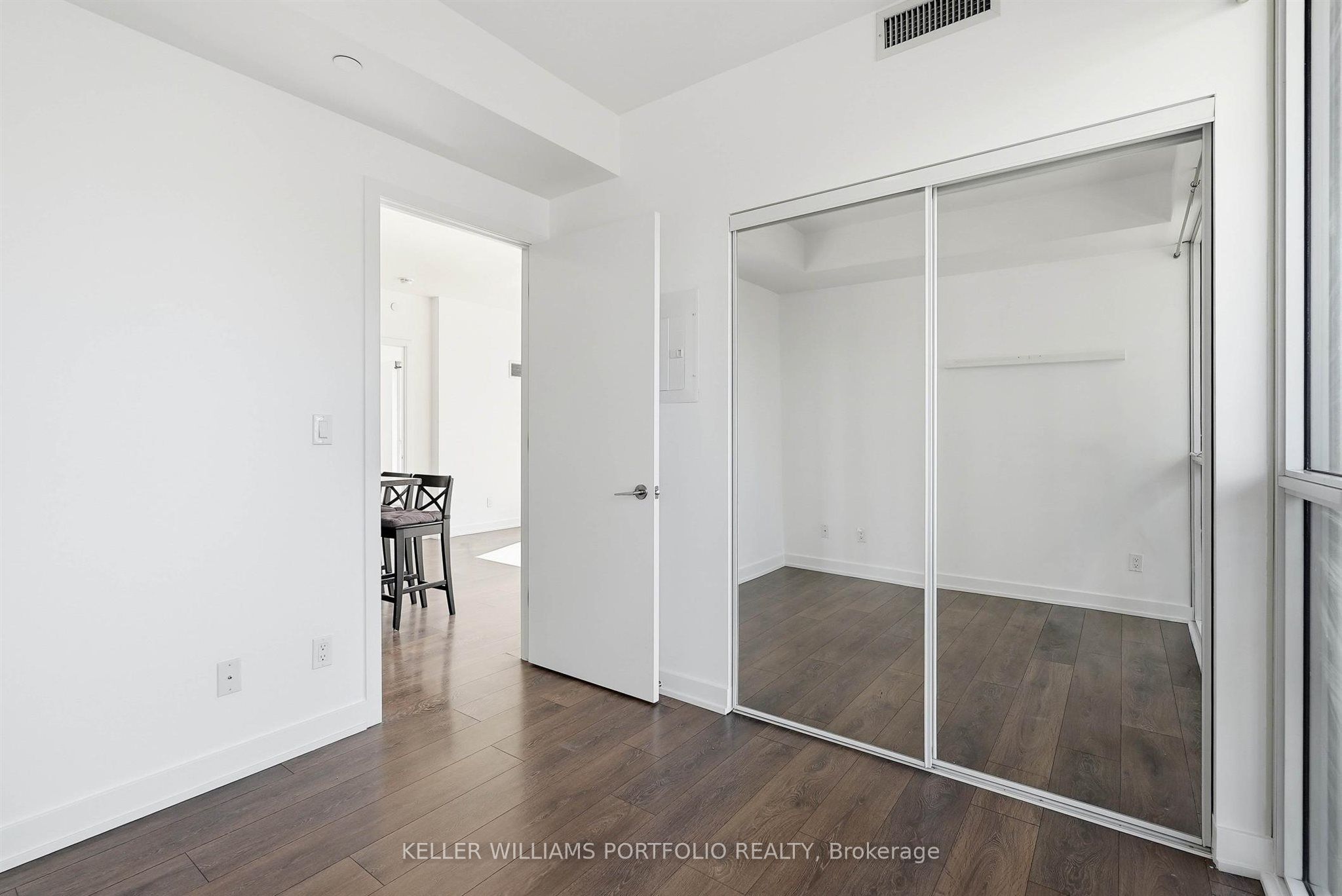 50 Bruyeres Mews 1009 Property Photo 28