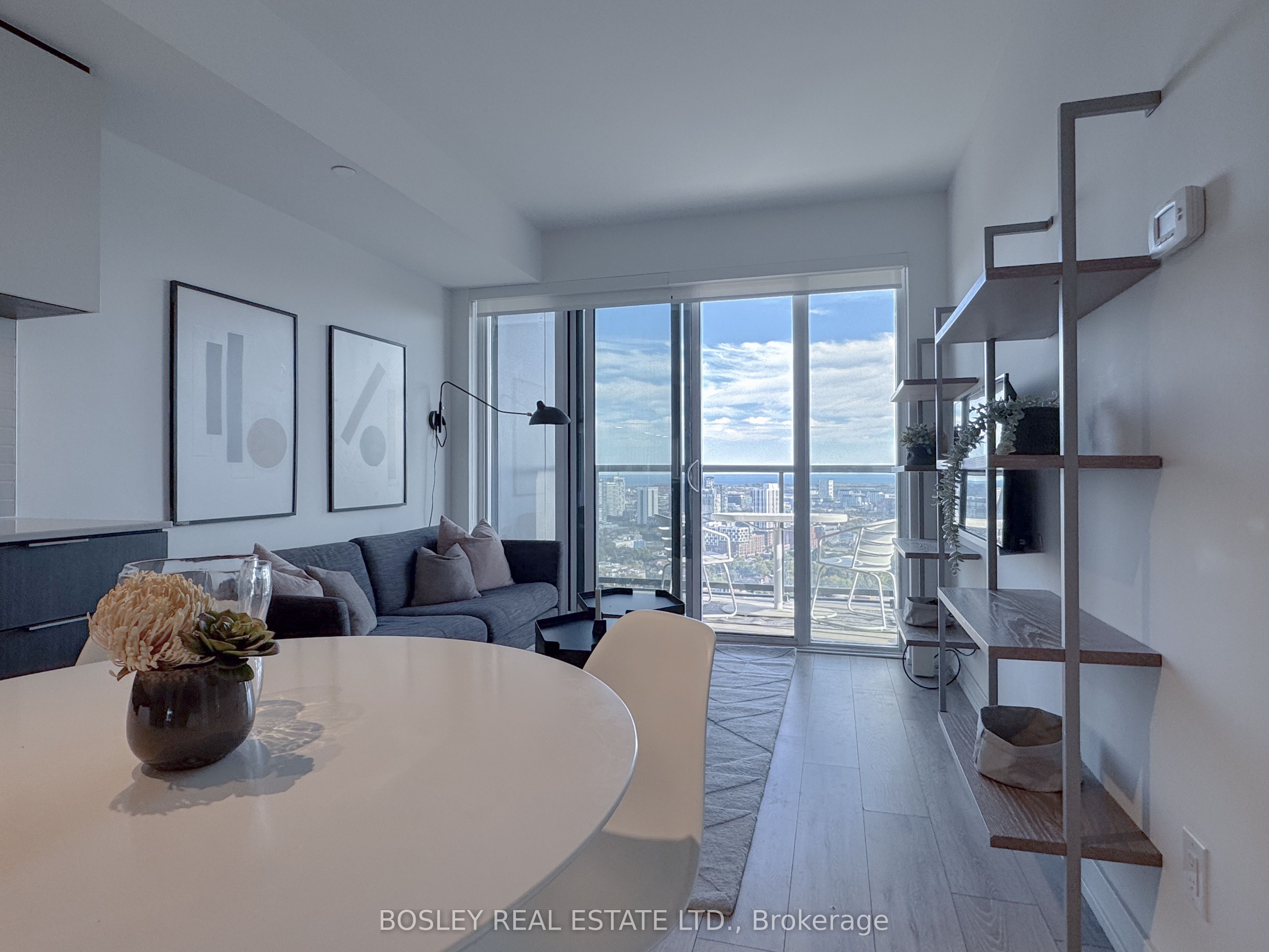 159 Wellesley Street E 2907 Property Photo 2