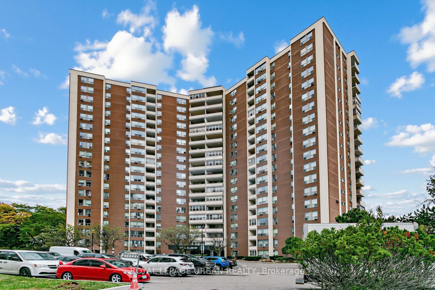 60 Pavane Linkway 403 Property Photo 1