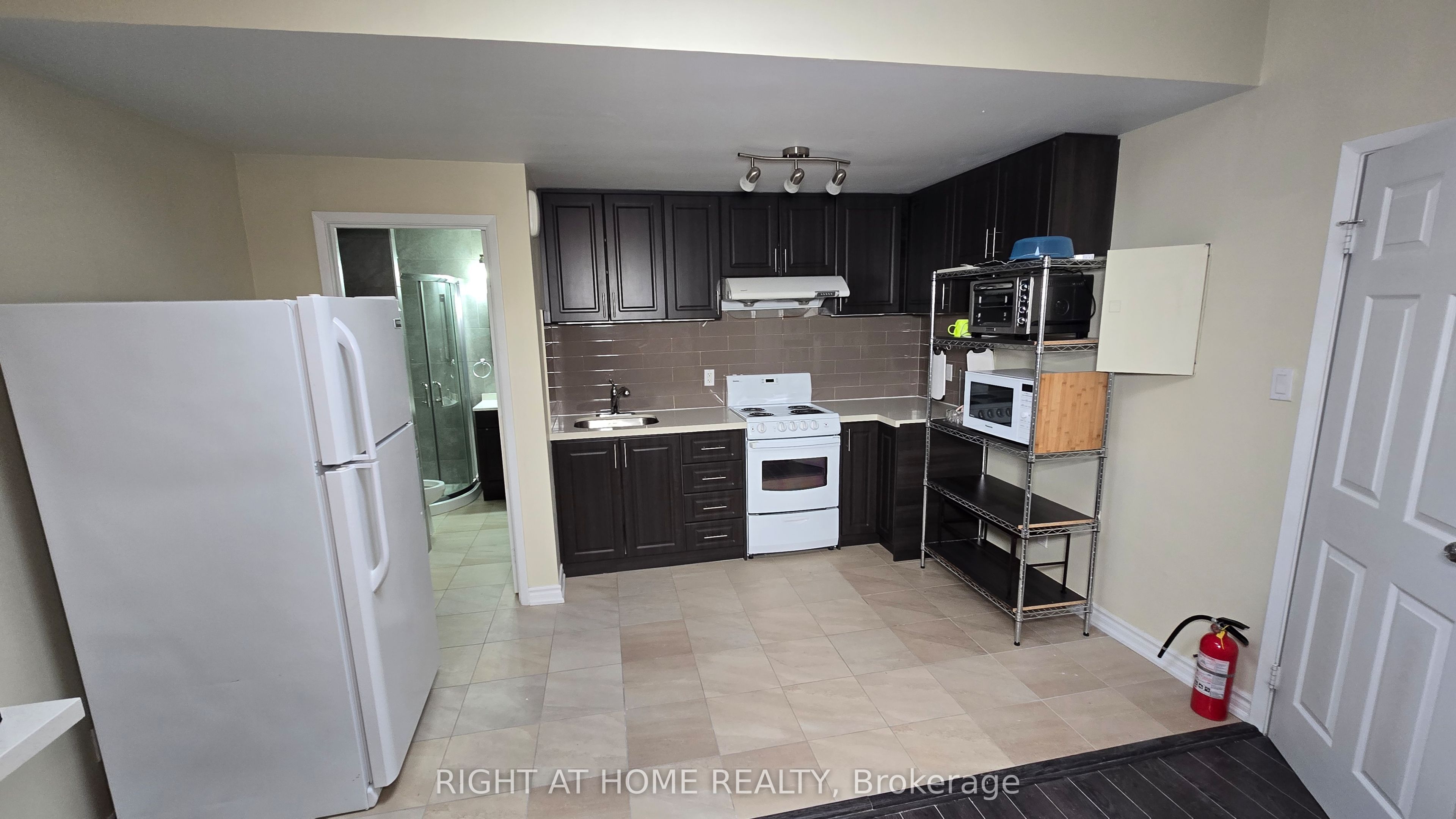 2150 Yonge Street Property Photo 4