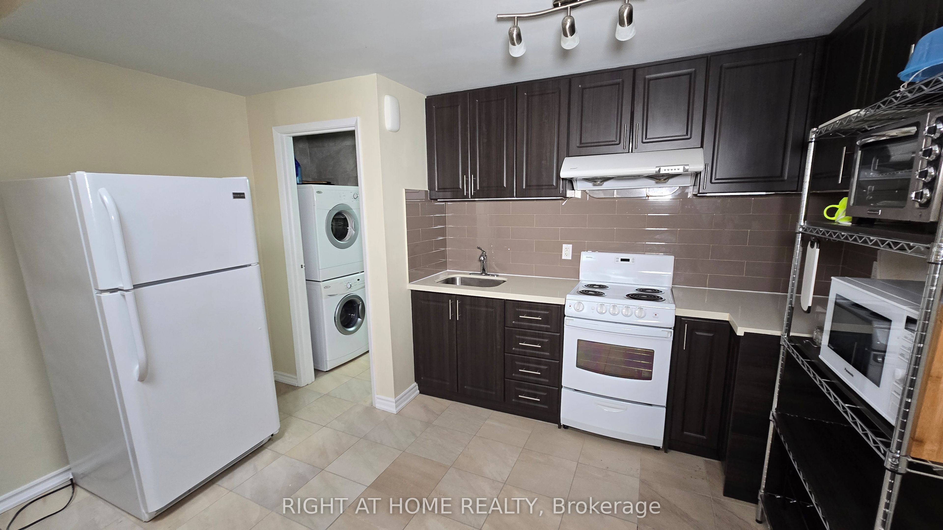 2150 Yonge Street Property Photo 5