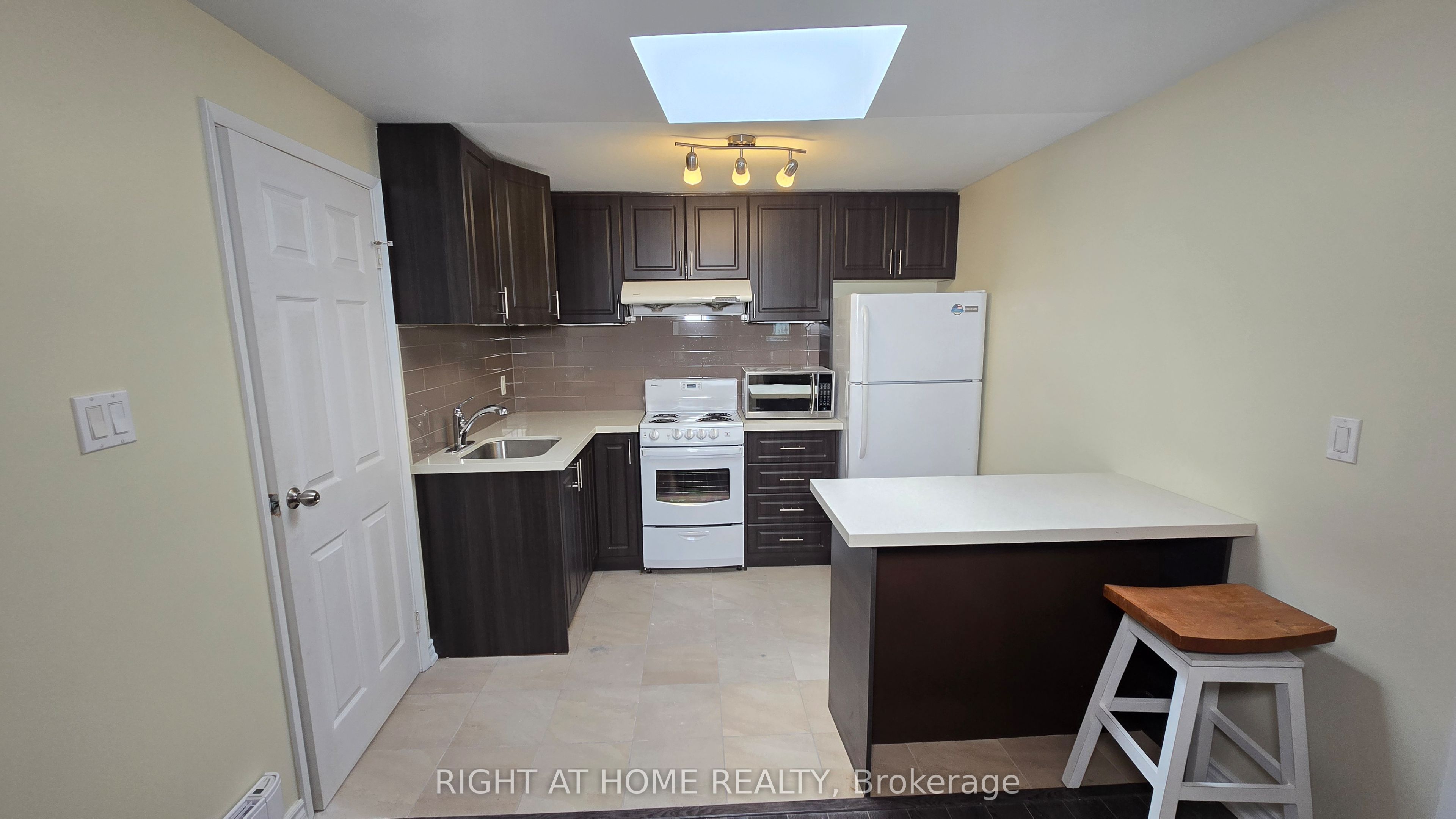 2150 Yonge Street Property Photo 12