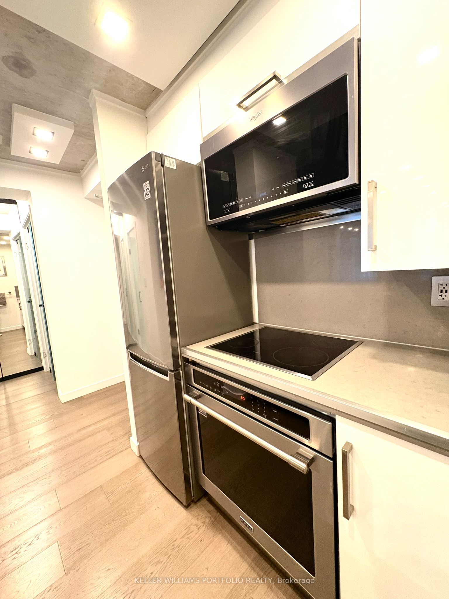 222 The Esplanade 614 Property Photo 3