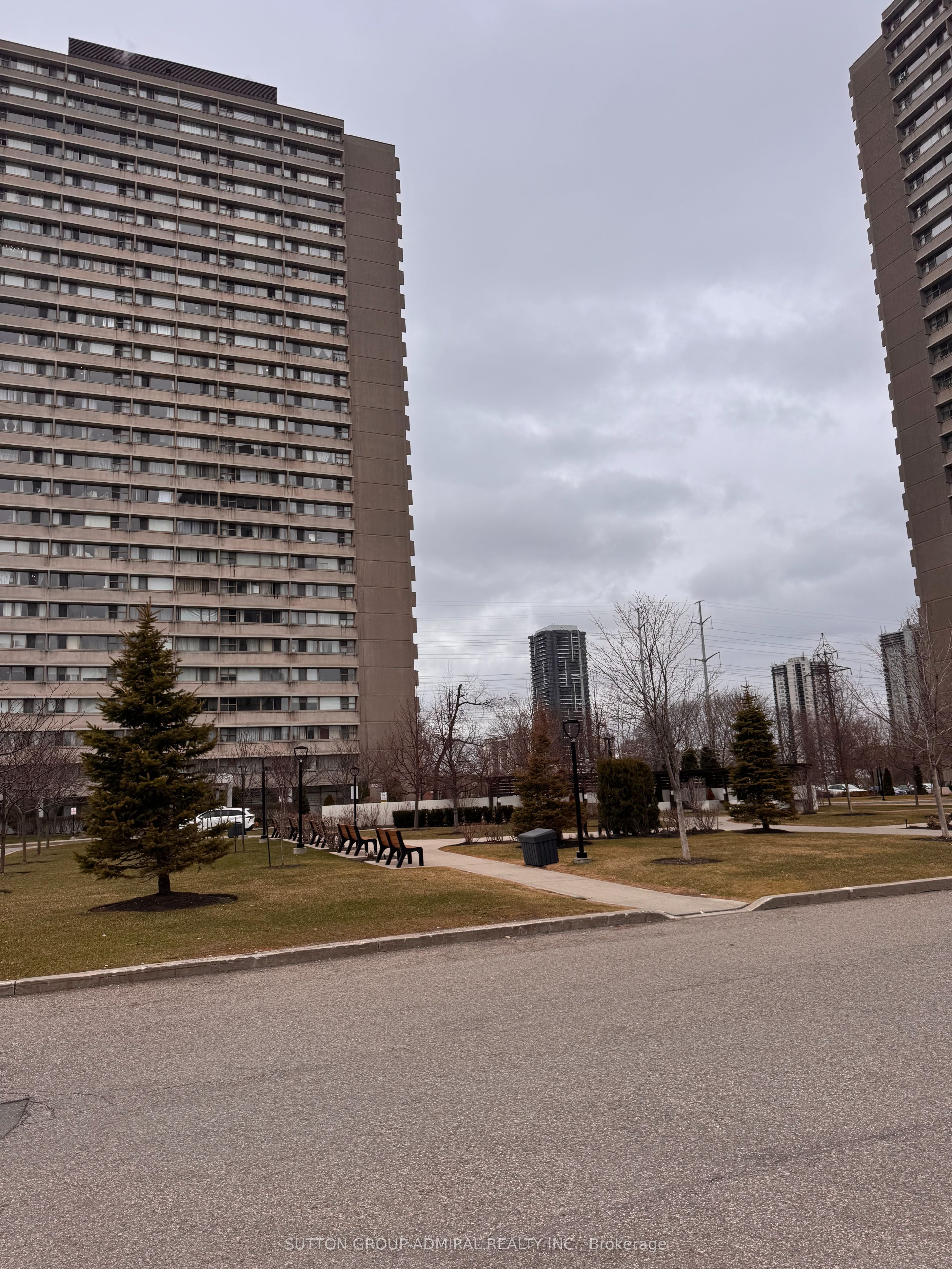 715 Don Mills Road 2405 Property Photo 2