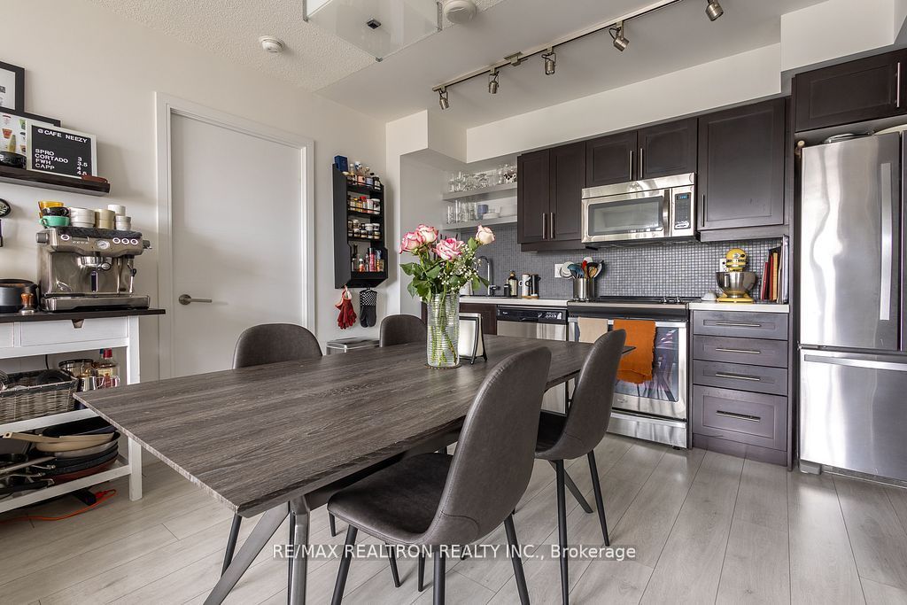 525 Adelaide Street W 1712 Property Photo 6