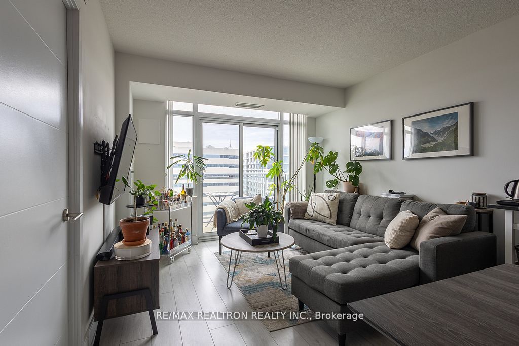 525 Adelaide Street W 1712 Property Photo 7