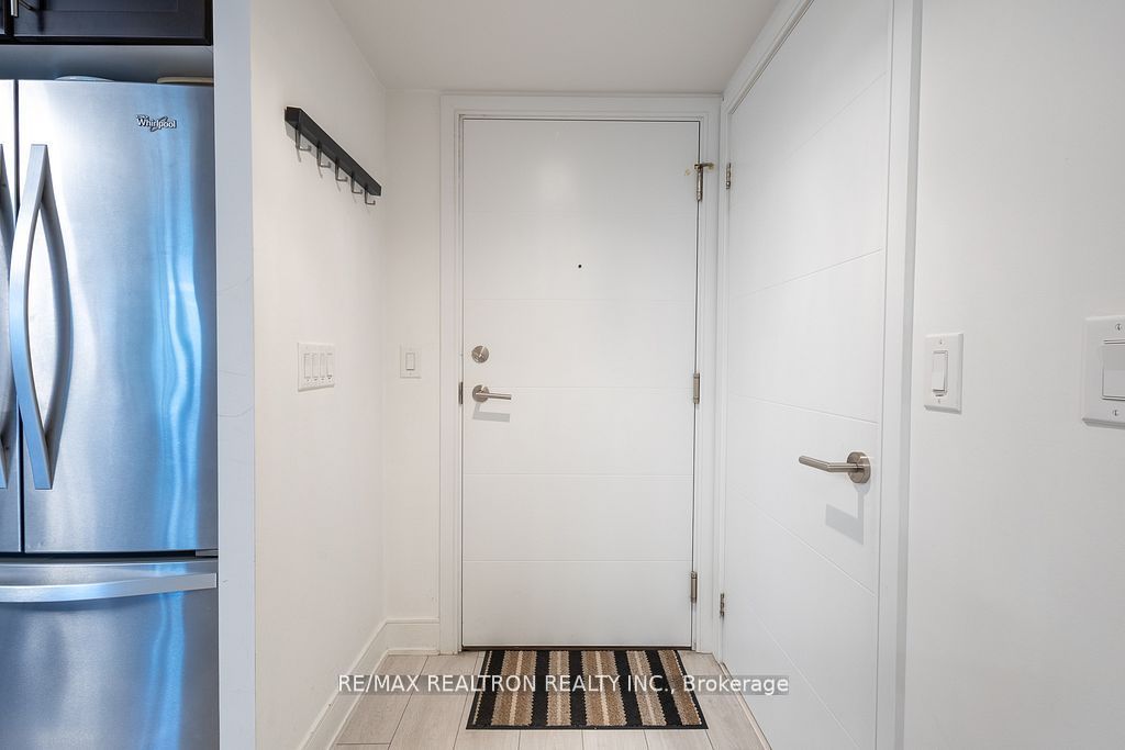 525 Adelaide Street W 1712 Property Photo 22