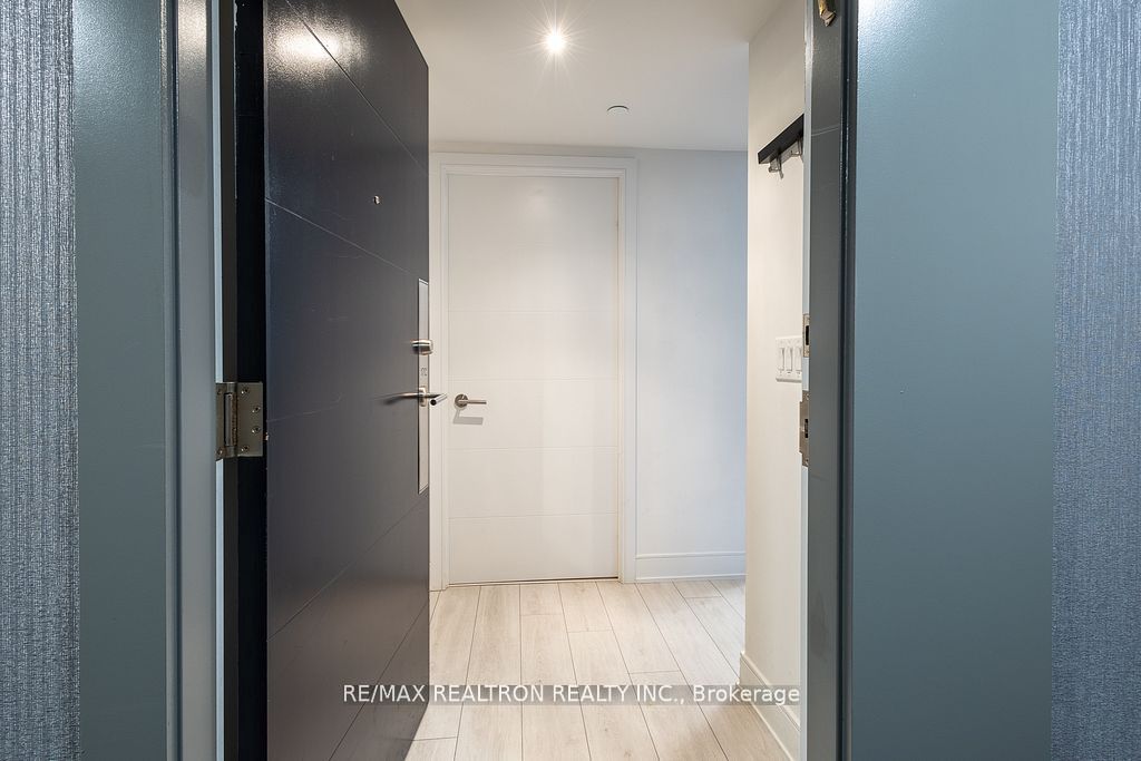 525 Adelaide Street W 1712 Property Photo 23