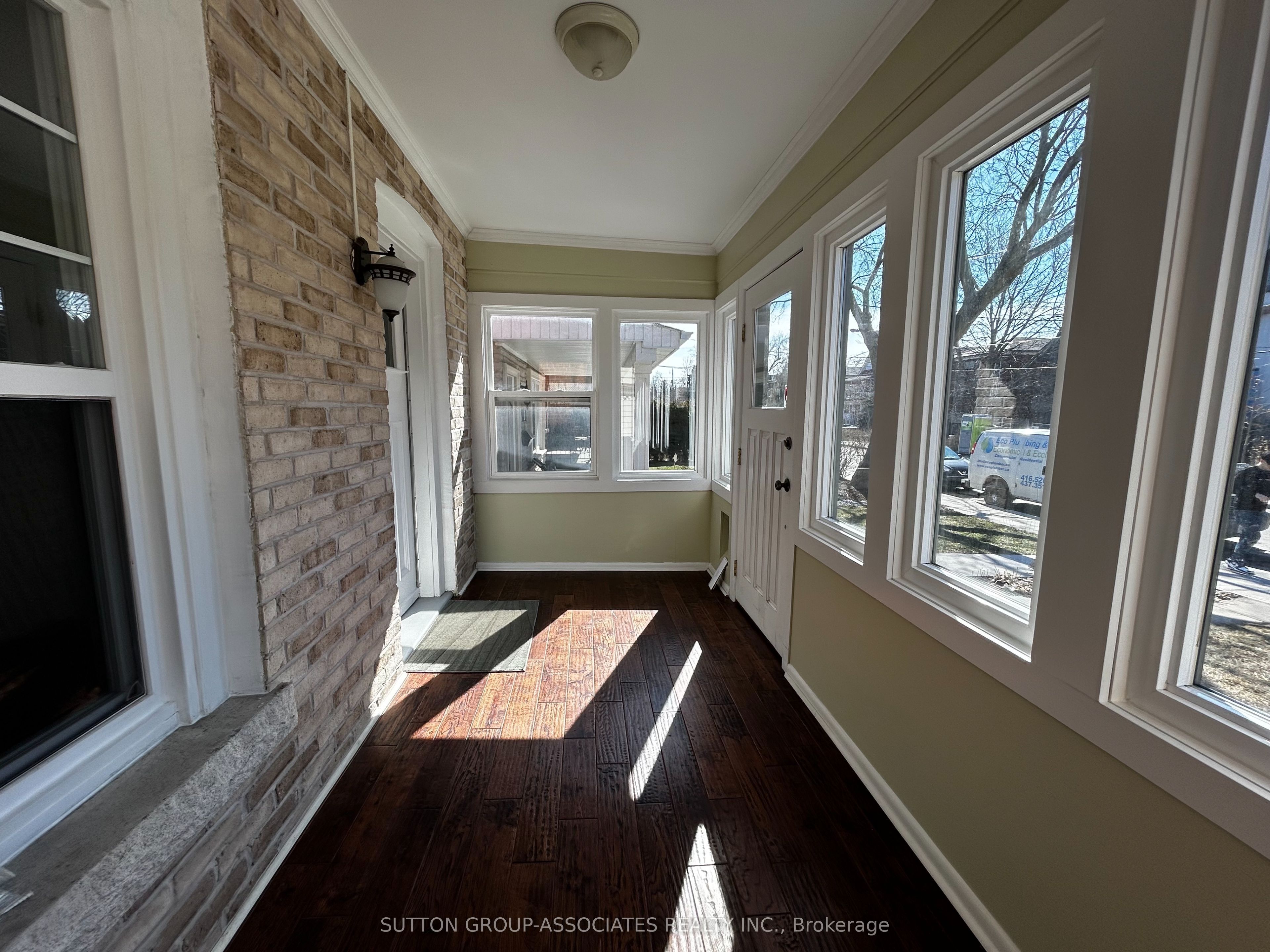 129 Kenwood Avenue Property Photo 2