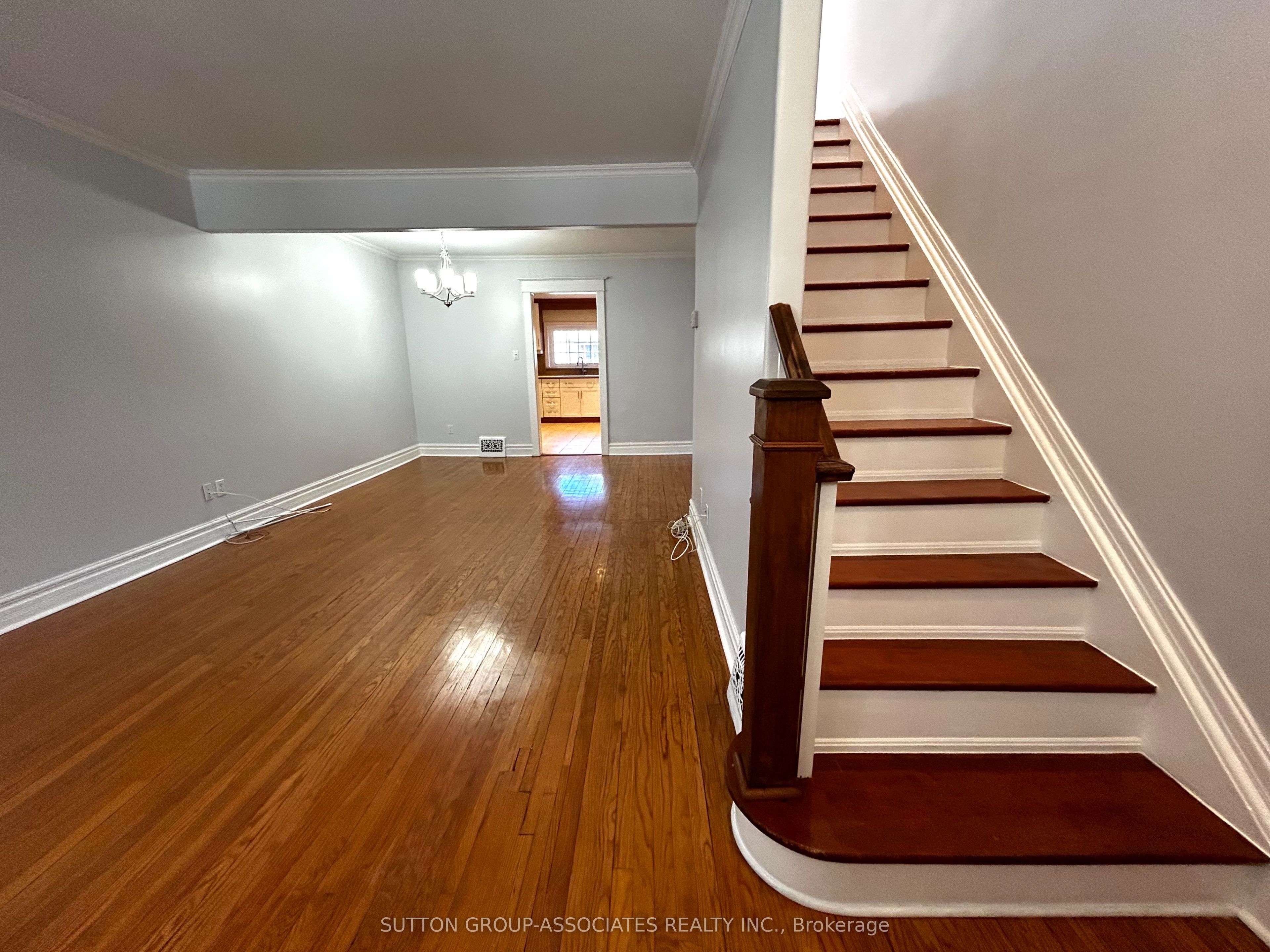 129 Kenwood Avenue Property Photo 3