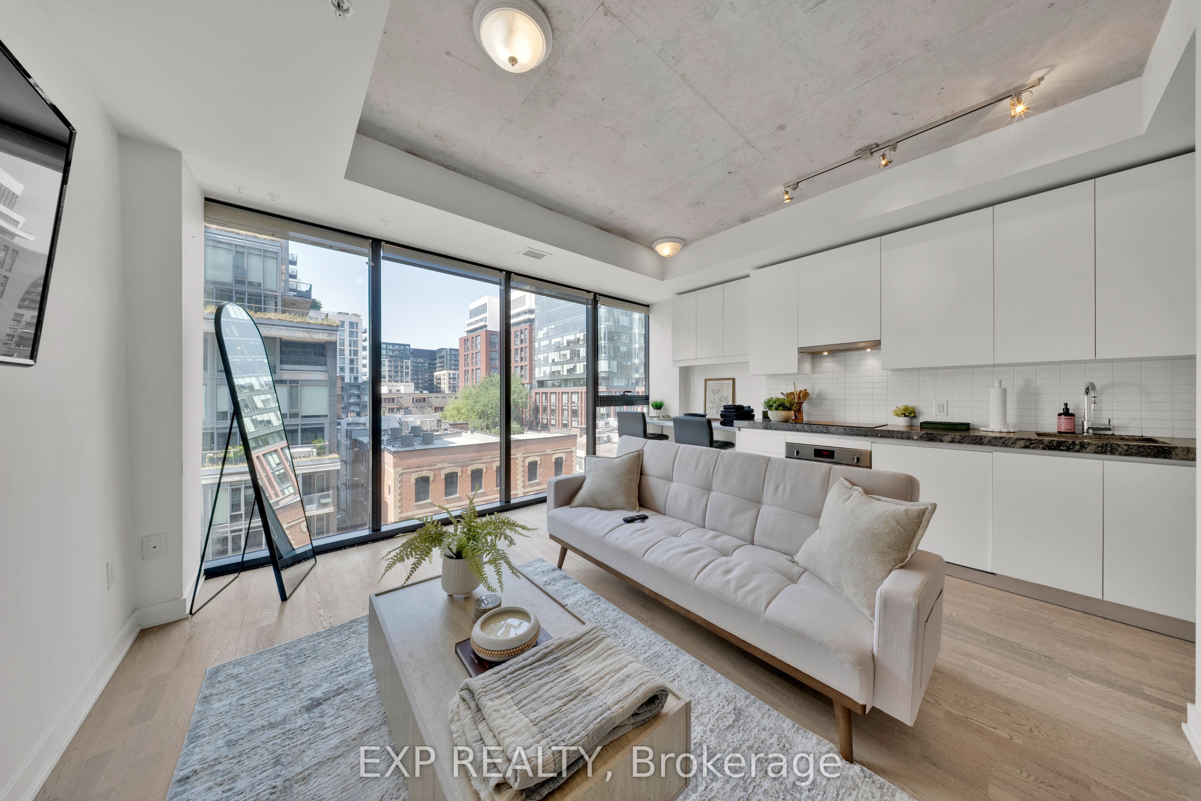 629 King Street 625 Property Photo 1