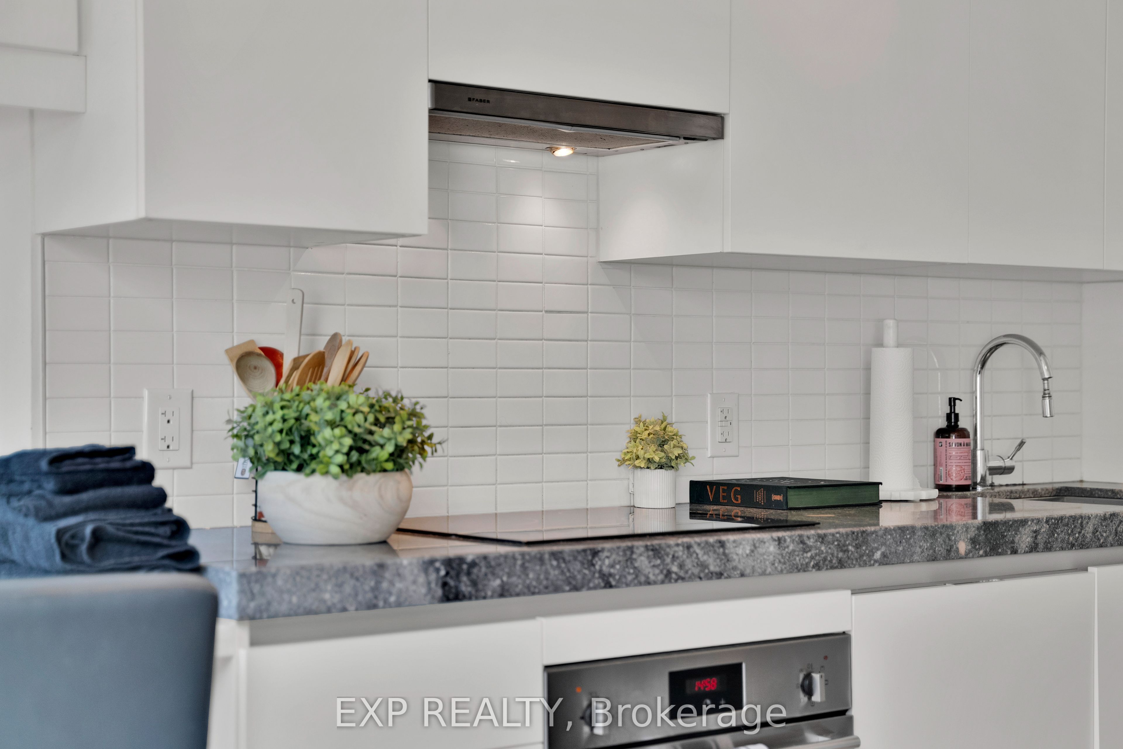 629 King Street 625 Property Photo 15