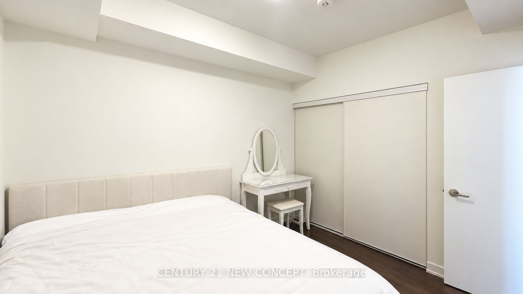 7 Golden Lion Heights N2402 Property Photo 10