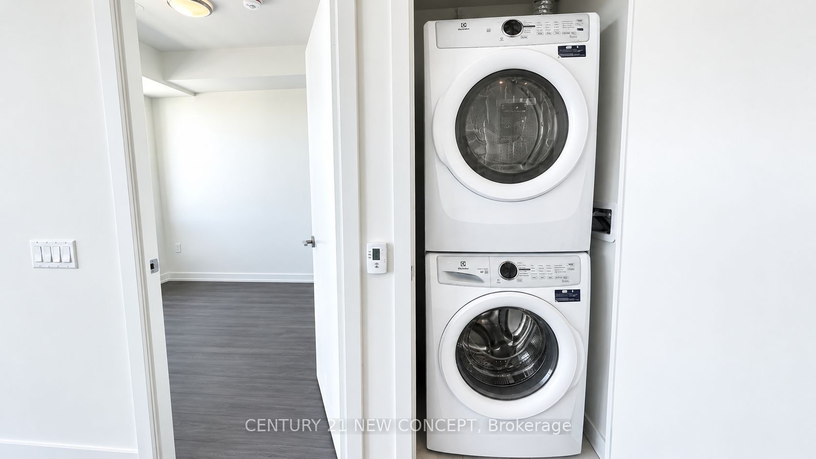 7 Golden Lion Heights N2402 Property Photo 14