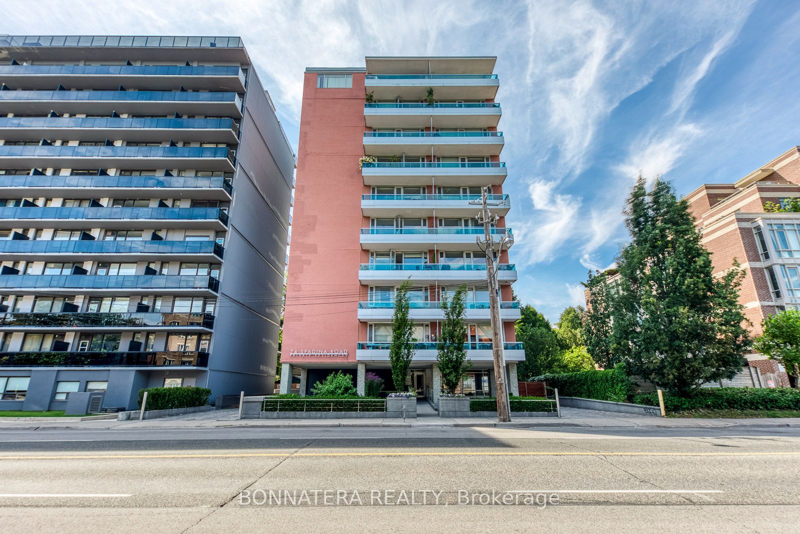 74 Spadina Road 402