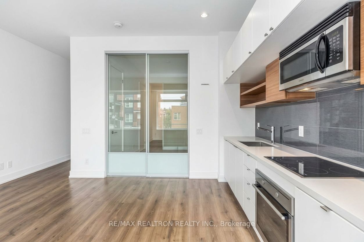 111 St Clair Avenue W 627 Property Photo 3