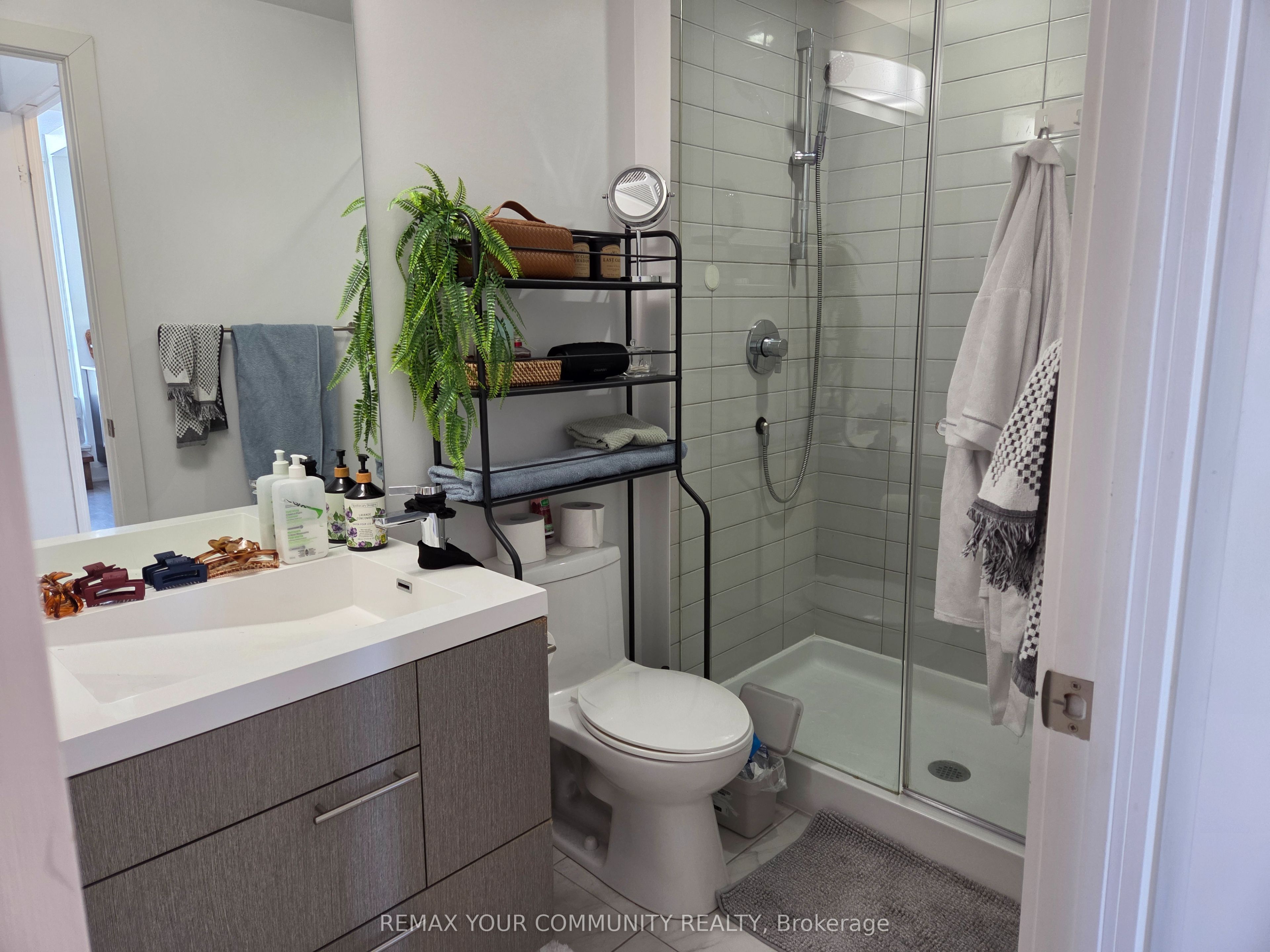 199 Richmond Street W 1602 Property Photo 16