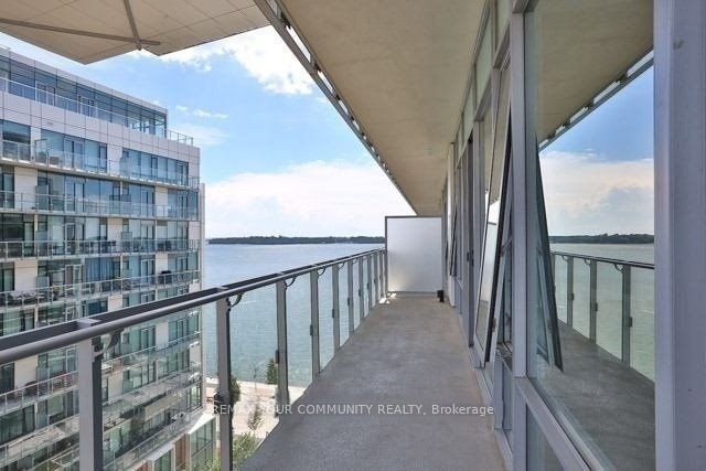 29 Queens Quay E 918 Property Photo 2