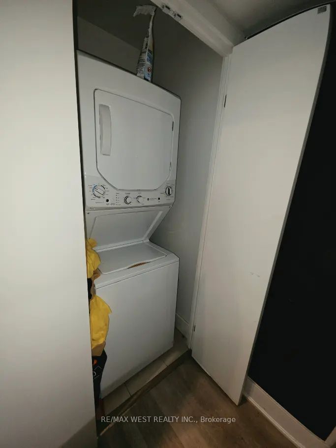 90 Trinity Street 303 Property Photo 22