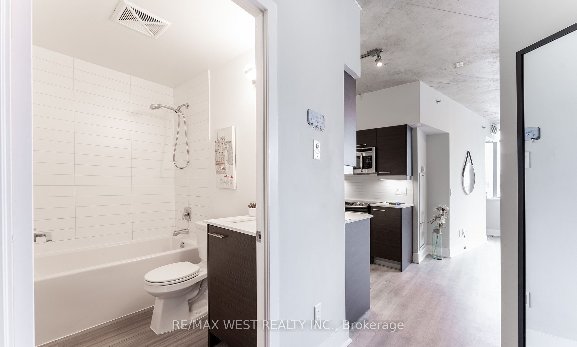 90 Trinity Street 303 Property Photo 23