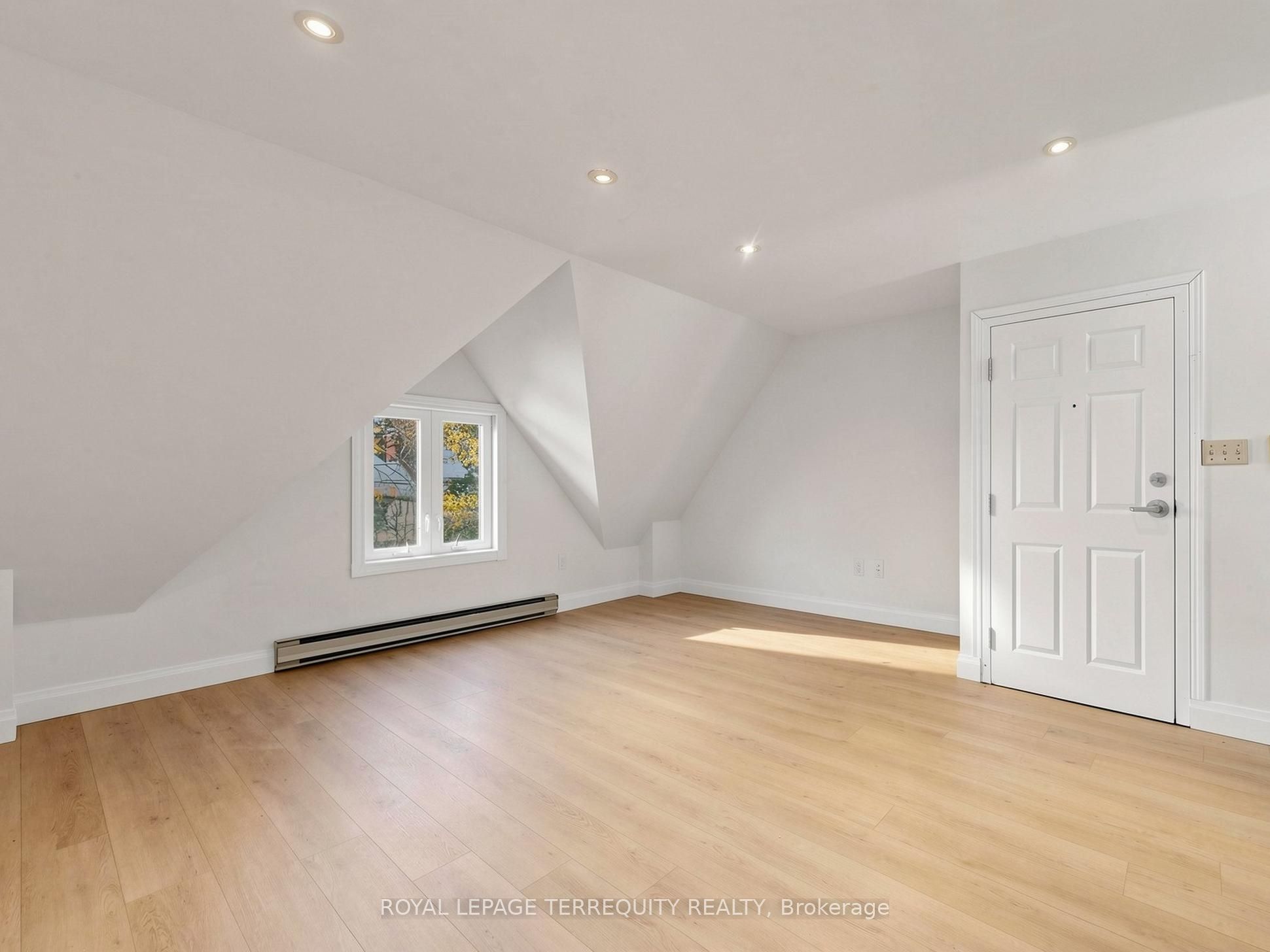 41 Summerhill Avenue 3 Property Photo 9