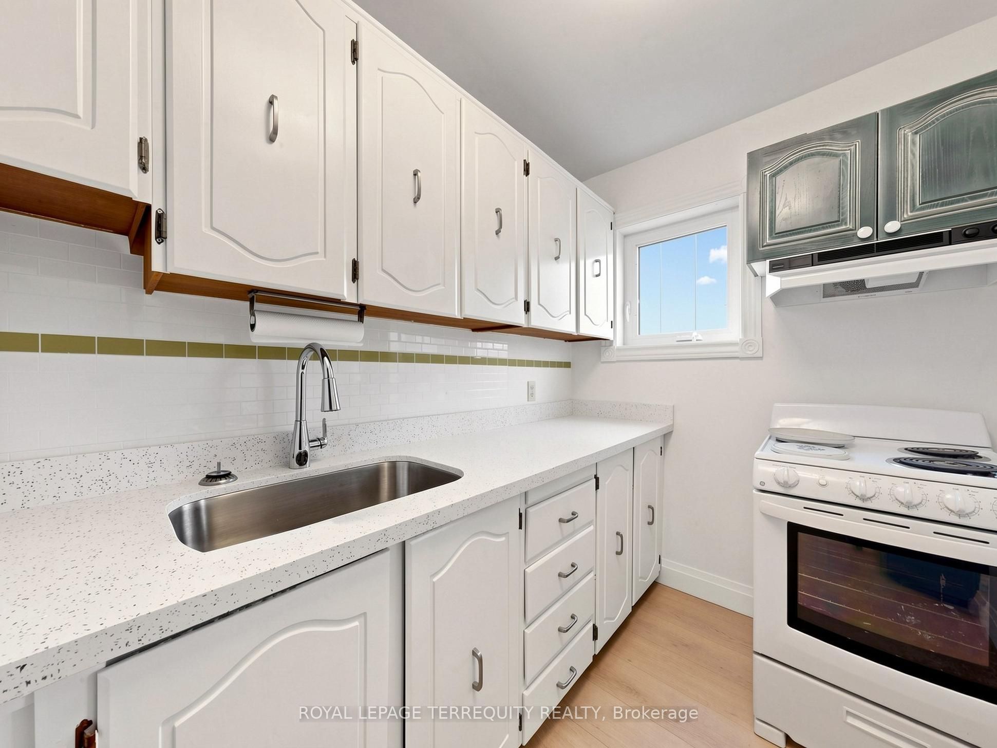 41 Summerhill Avenue 3 Property Photo 13