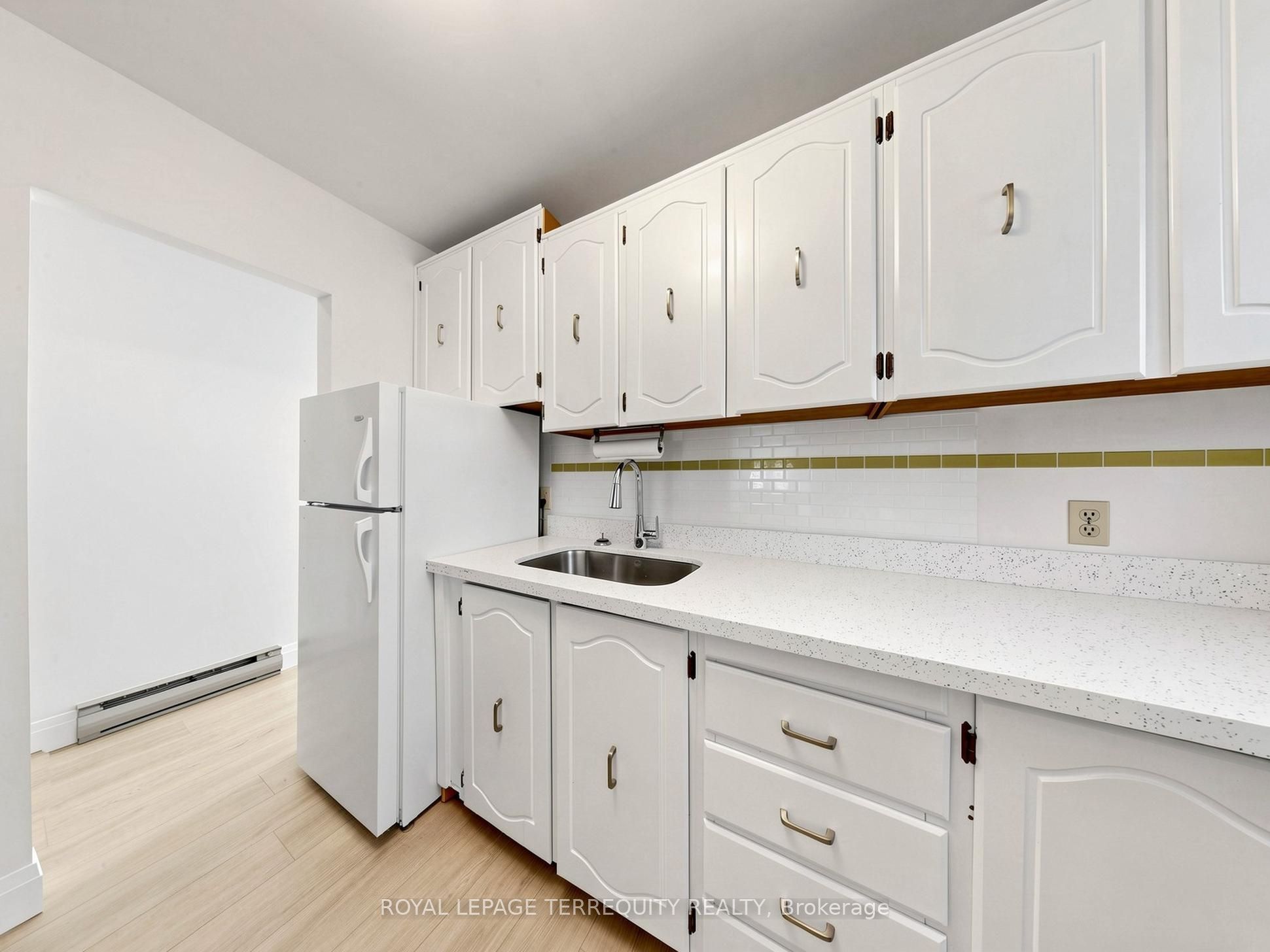 41 Summerhill Avenue 3 Property Photo 14