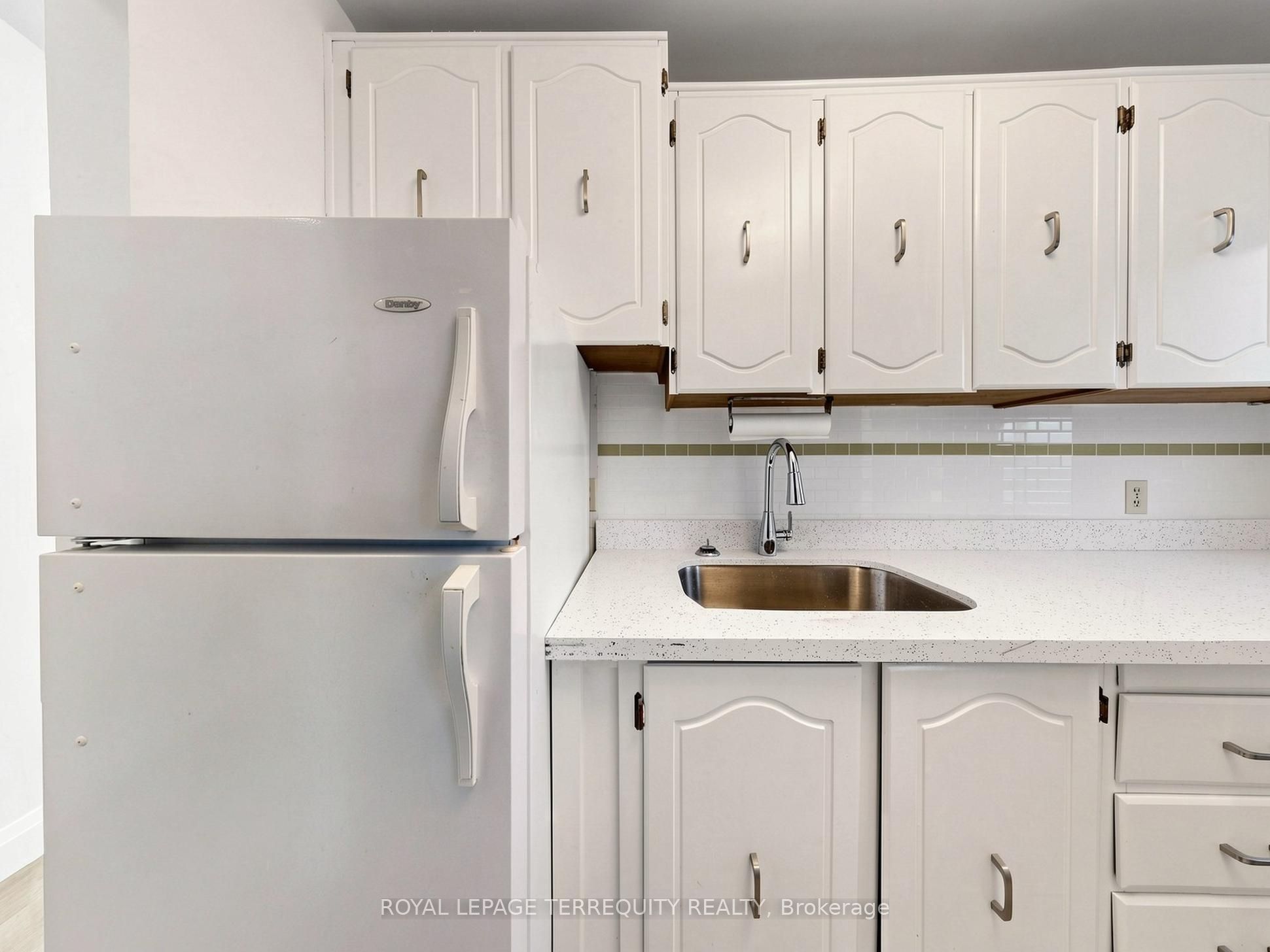 41 Summerhill Avenue 3 Property Photo 15