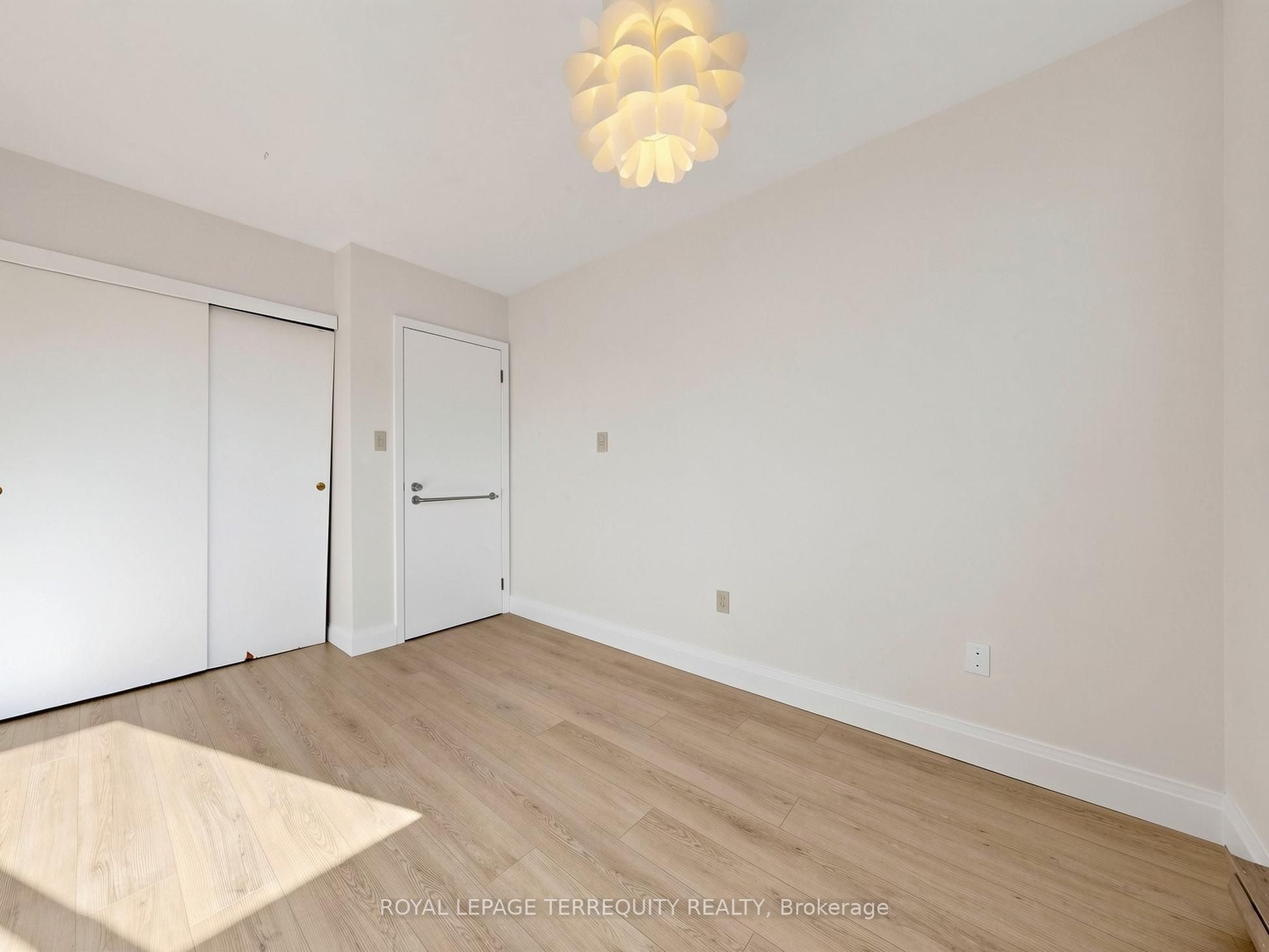 41 Summerhill Avenue 3 Property Photo 23