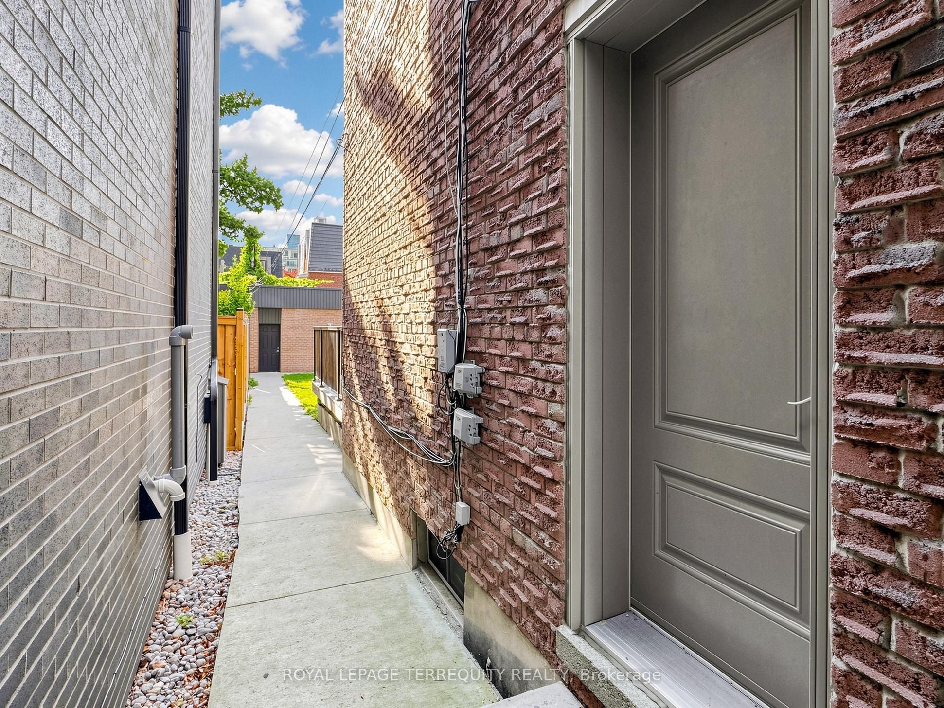 41 Summerhill Avenue 3 Property Photo 35