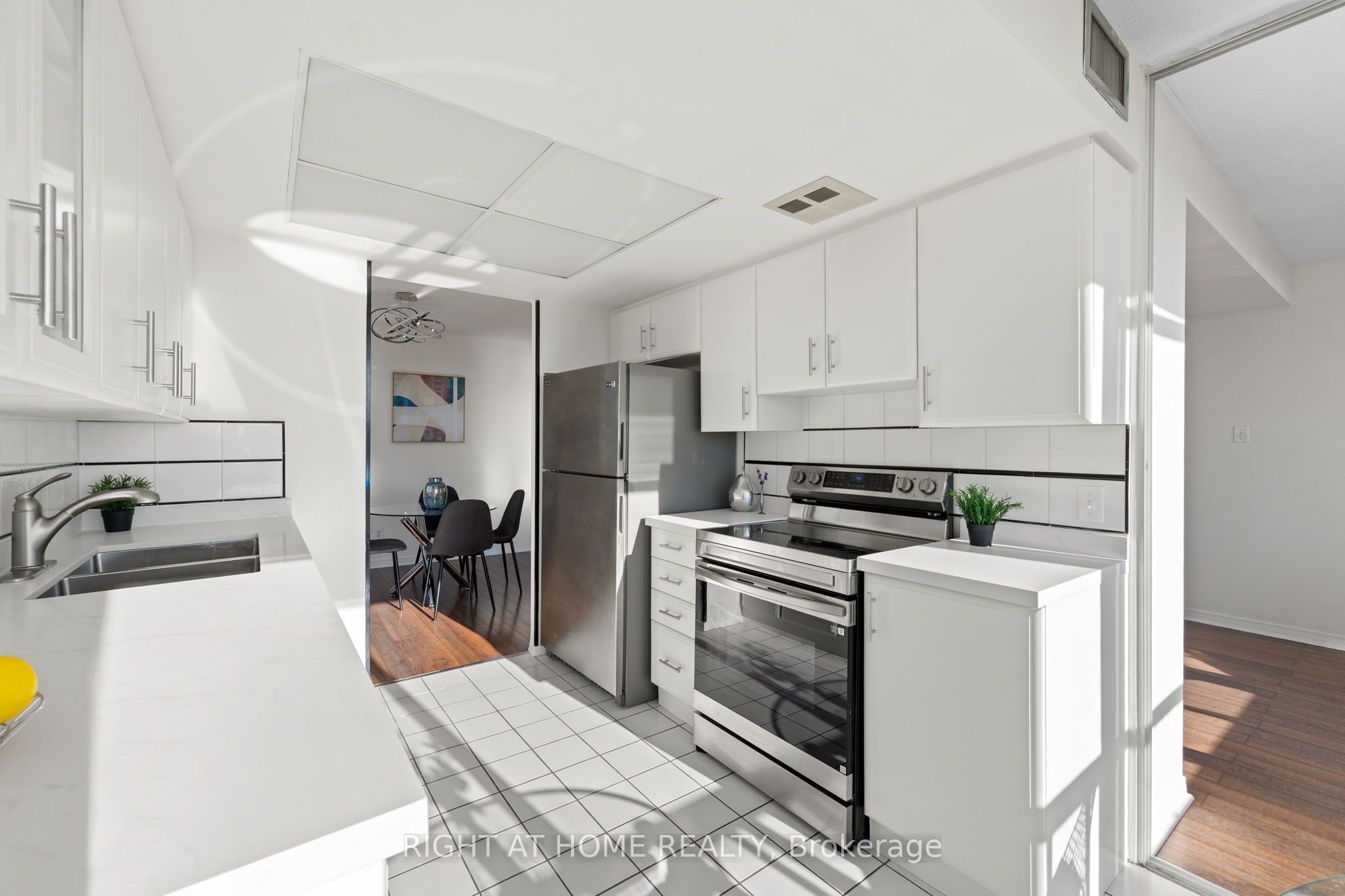 1208 - 1101 Steeles Avenue W Property Photo 12