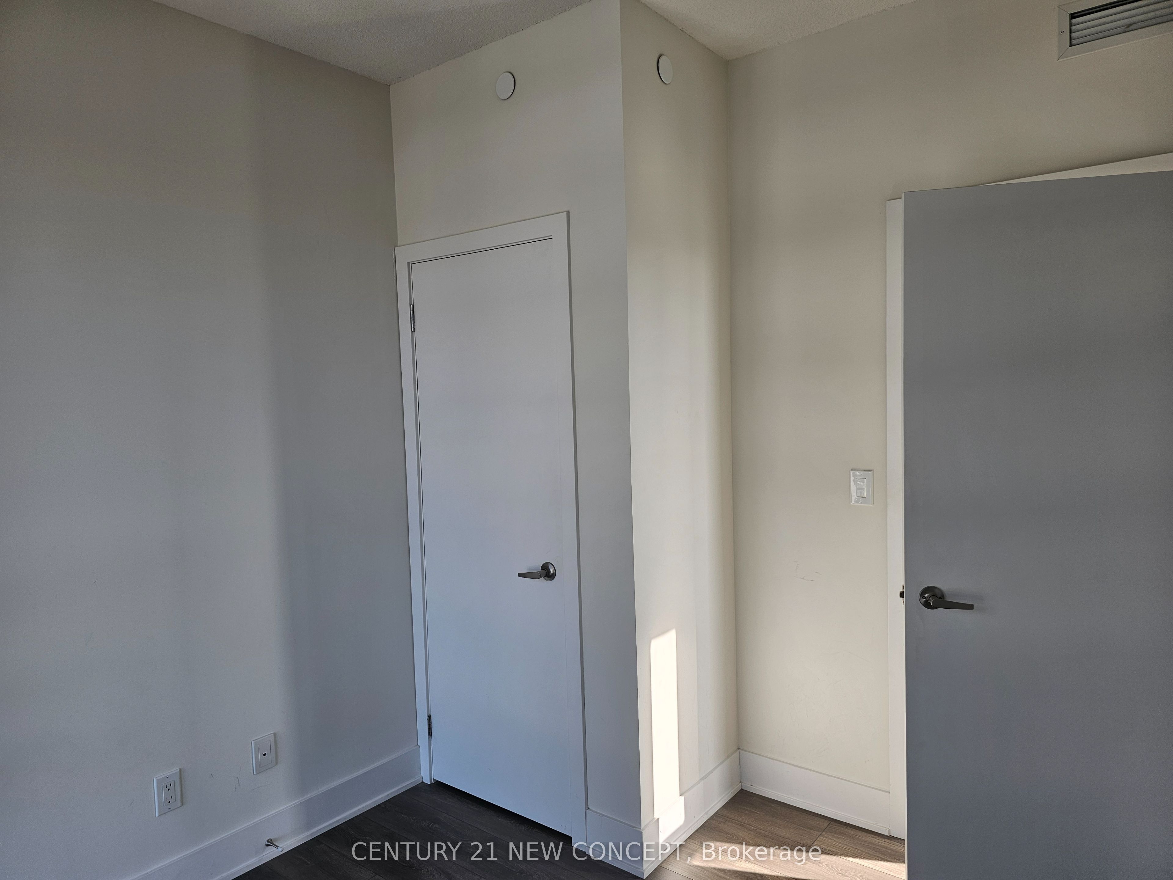 188 Fairview Mall Drive 2015 Property Photo 14