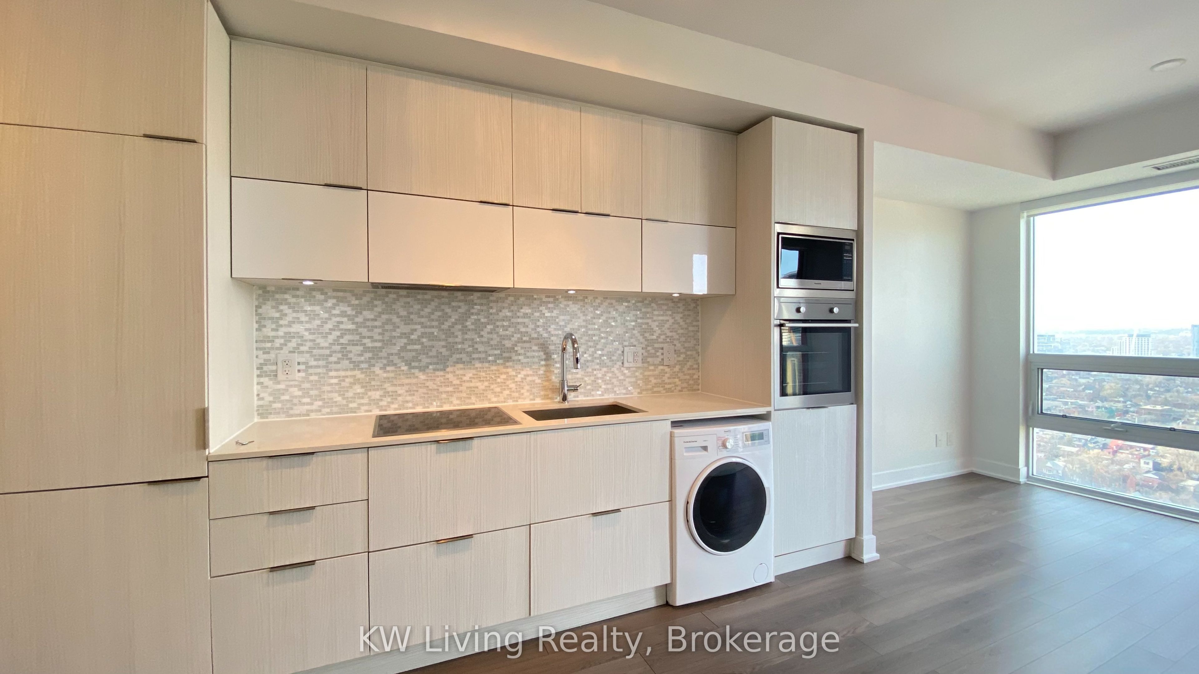 318 Richmond Street W 2802 Property Photo 5
