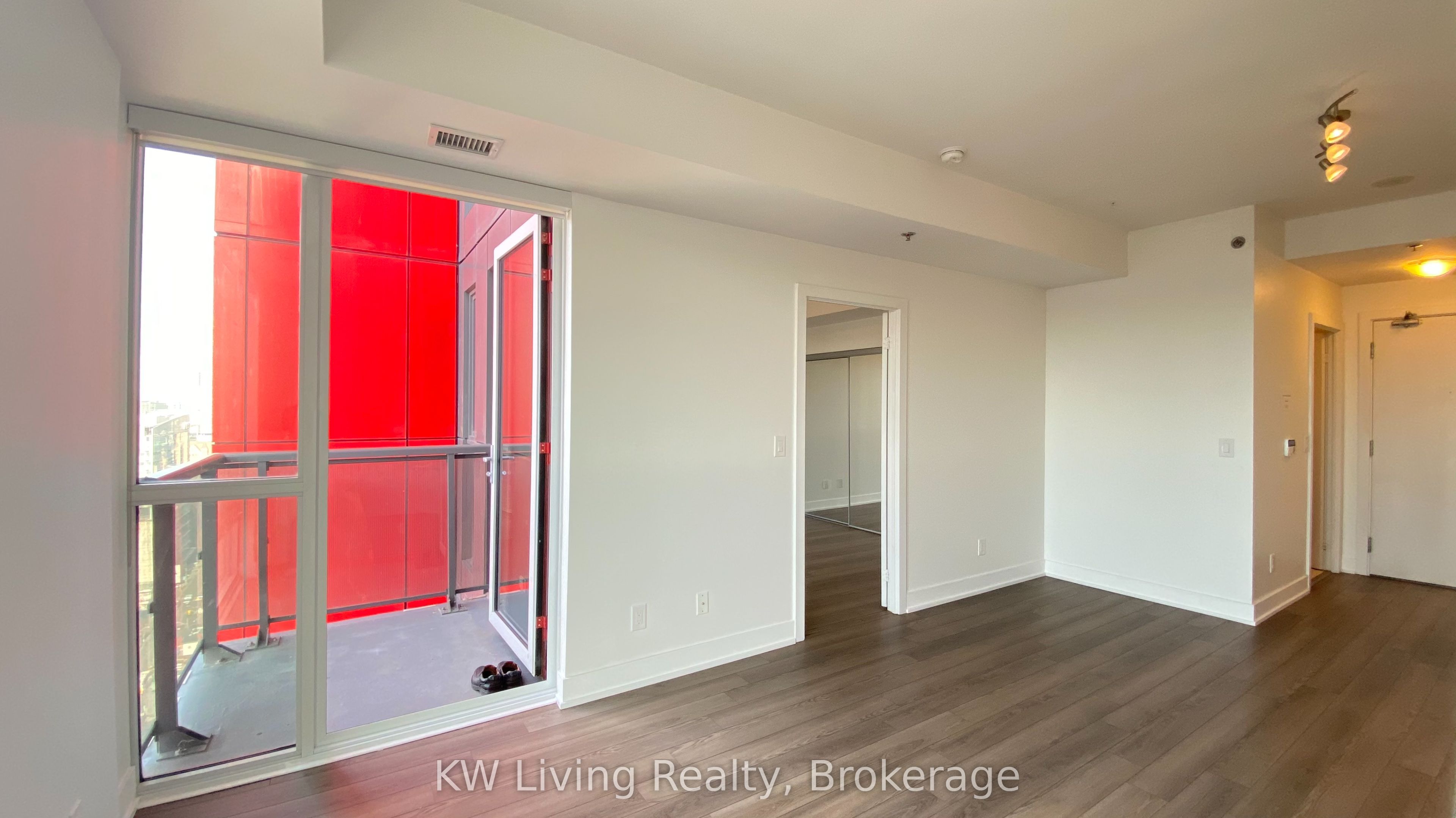 318 Richmond Street W 2802 Property Photo 10