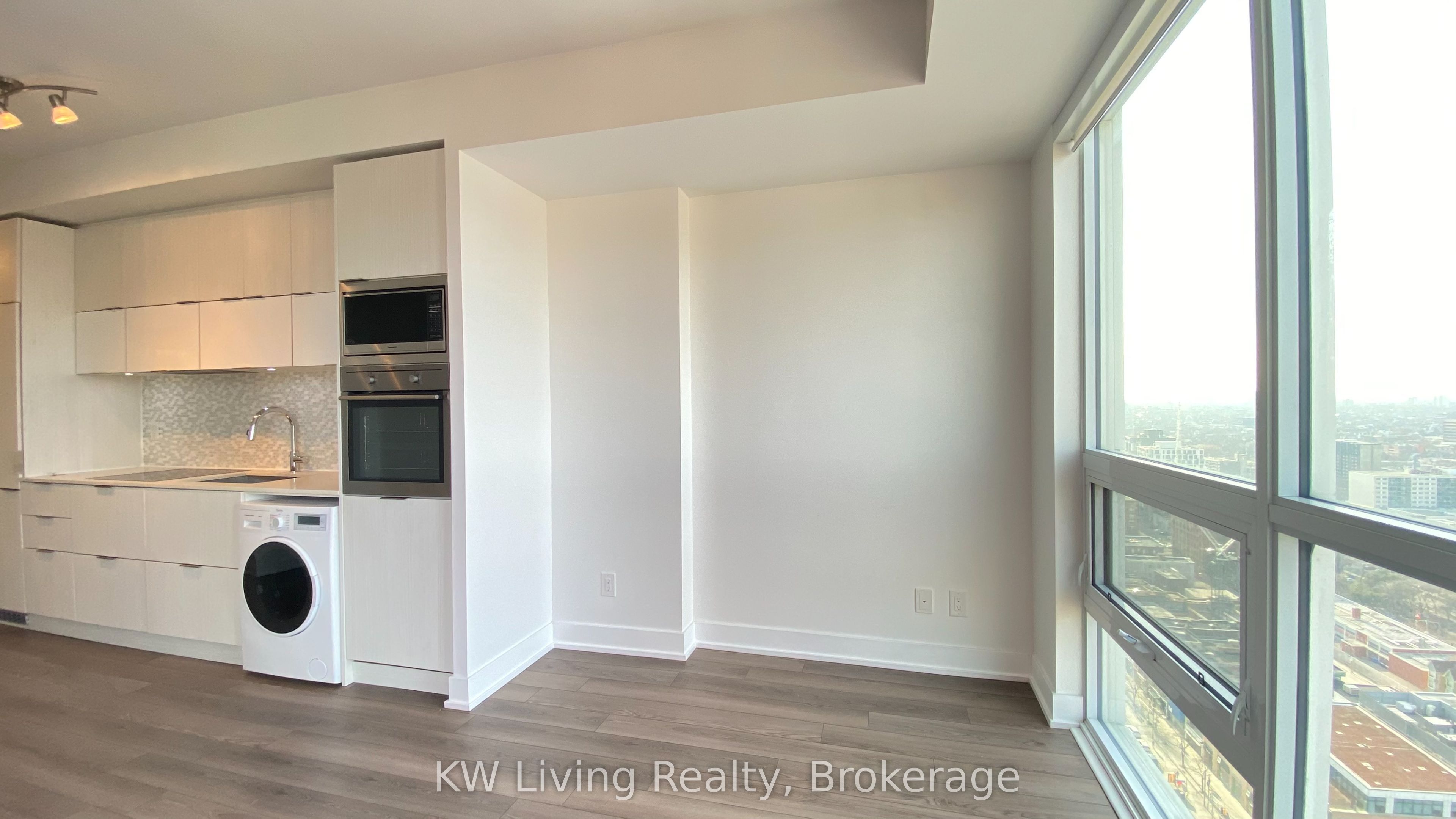 318 Richmond Street W 2802 Property Photo 11