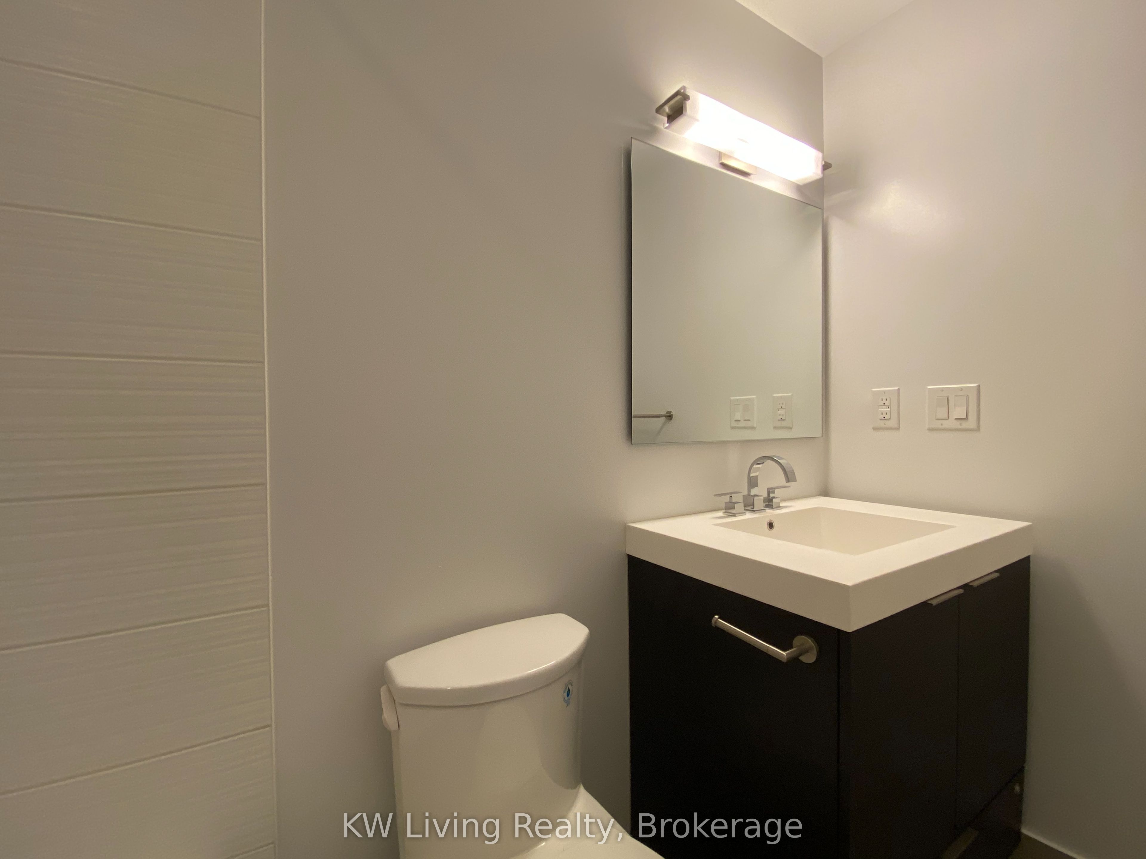 318 Richmond Street W 2802 Property Photo 18
