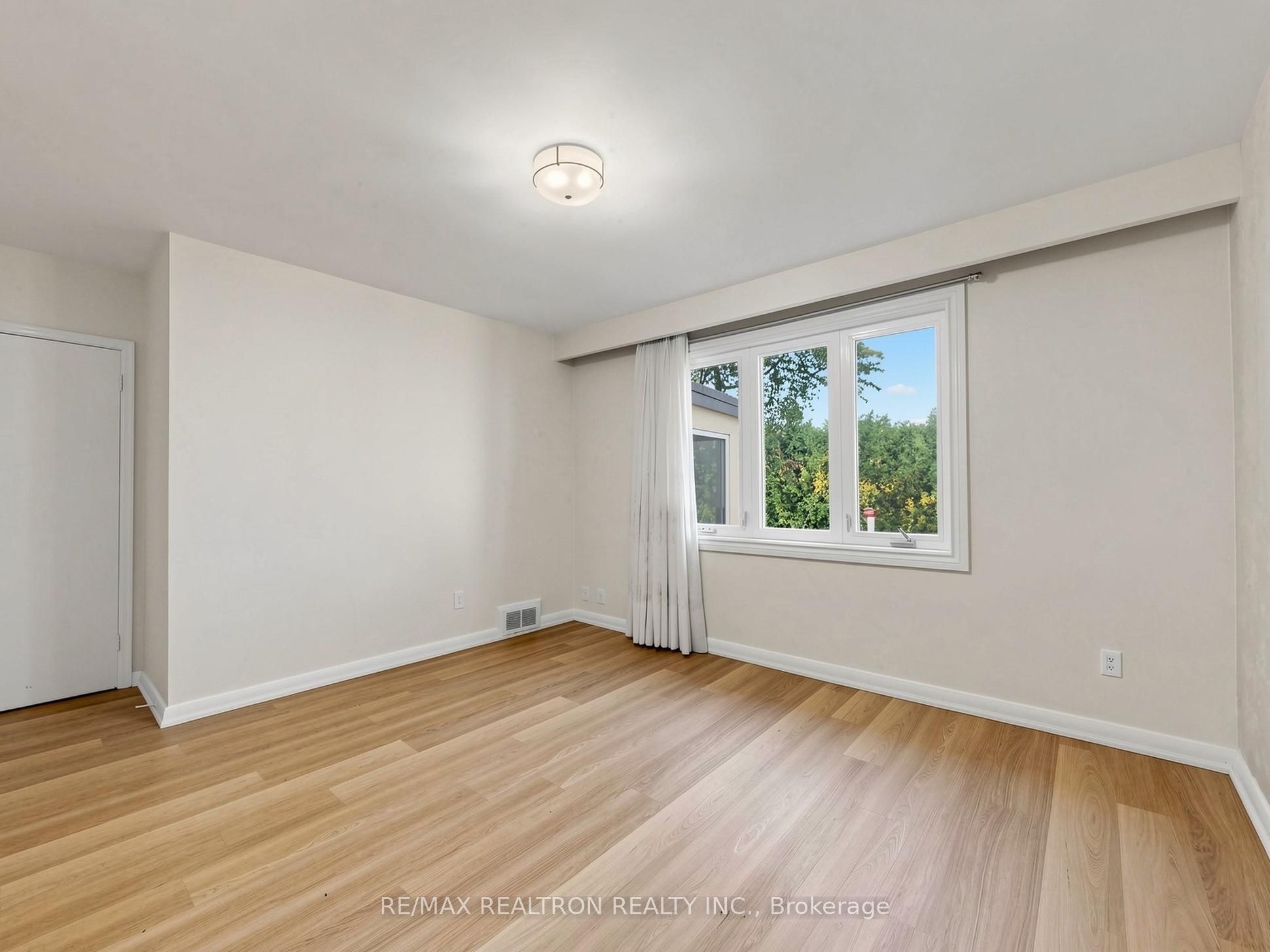 33 Sumner Heights Drive Property Photo 14