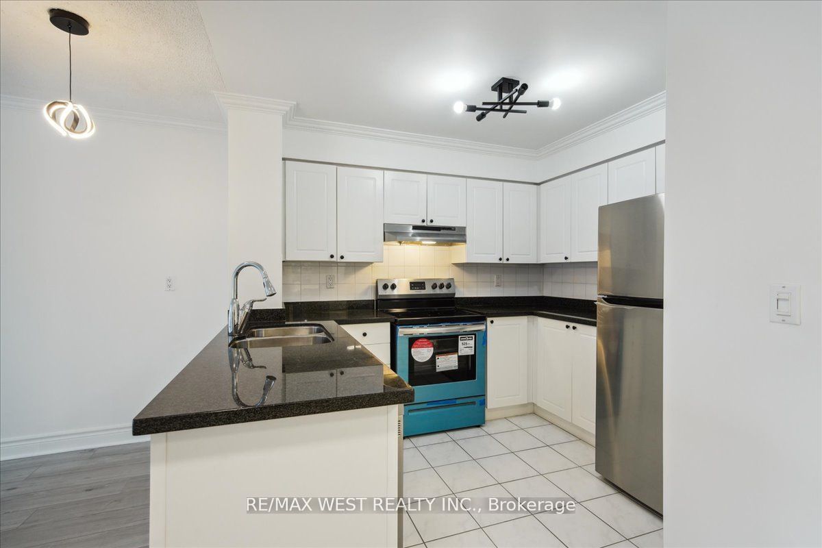 1 Hycrest Avenue 203 Property Photo 3