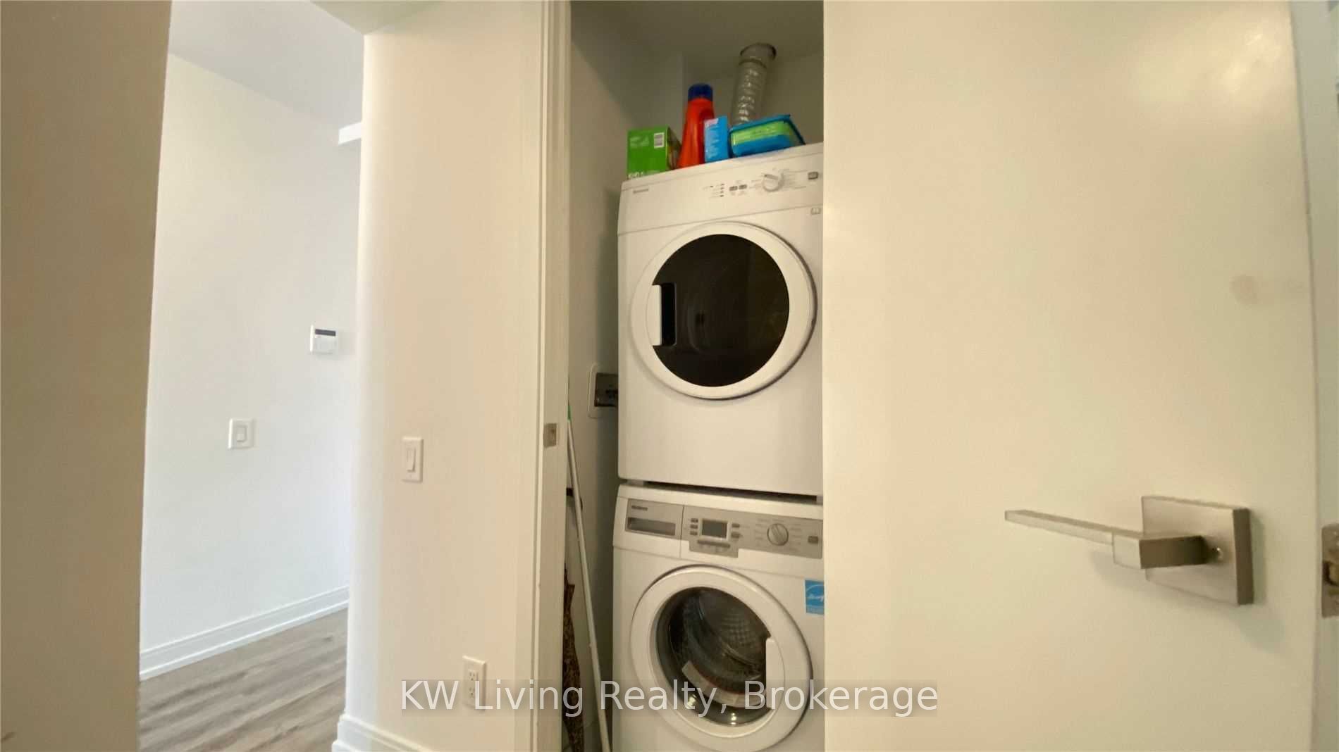 50 Charles Street E 411 Property Photo 12