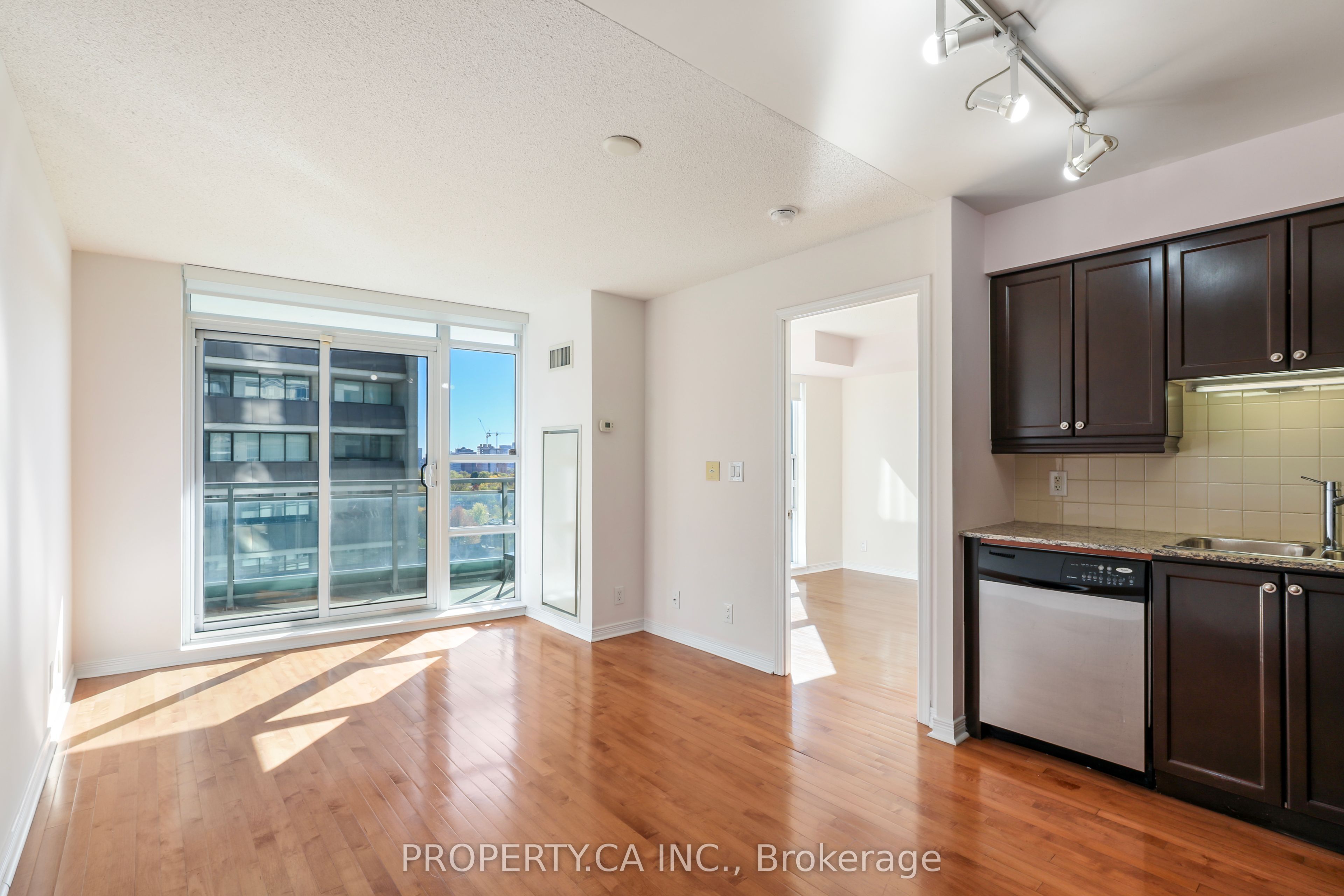 736 Spadina Avenue 1203 Property Photo 3