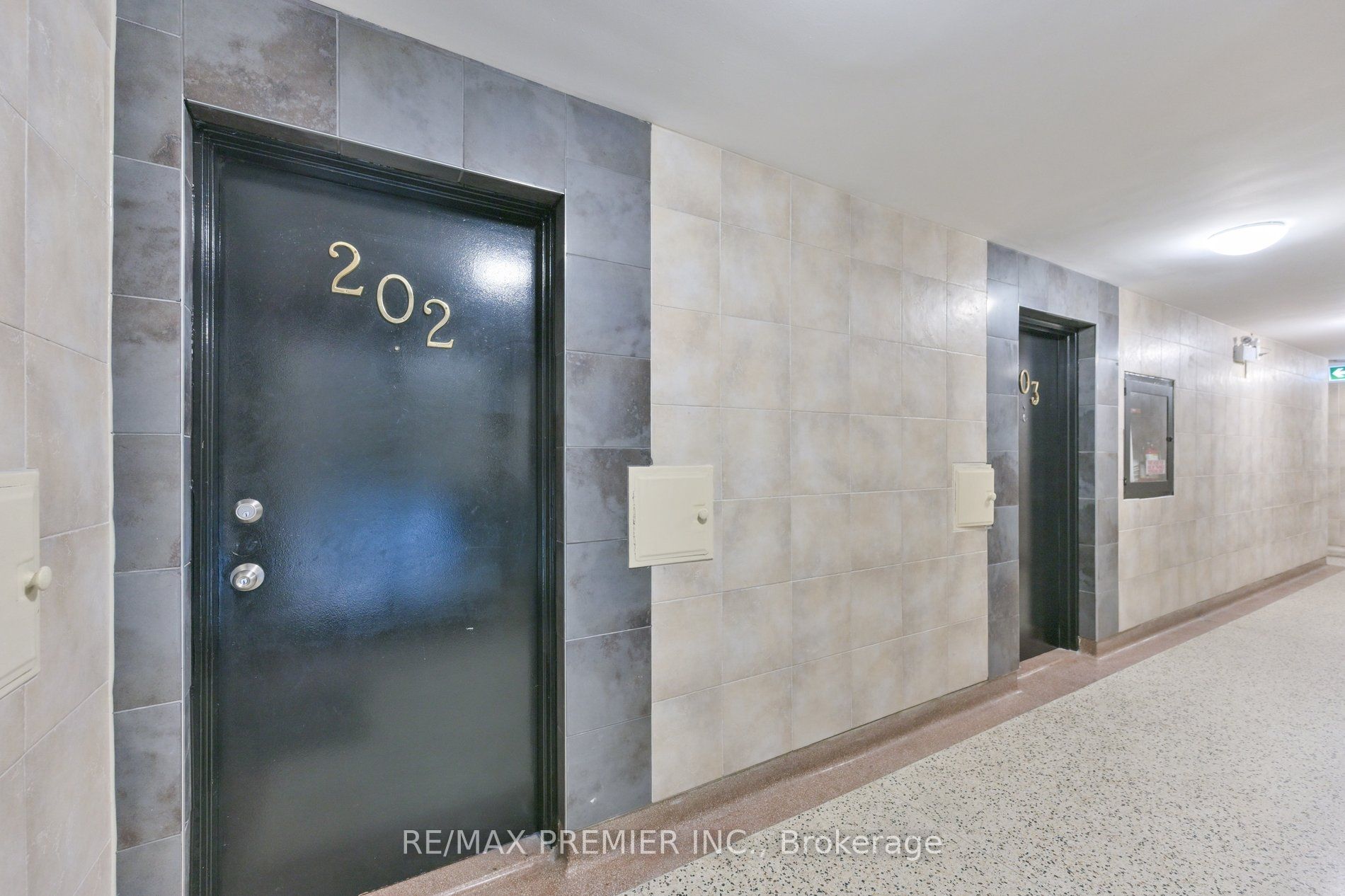 10 Ellison Avenue 202 Property Photo 2