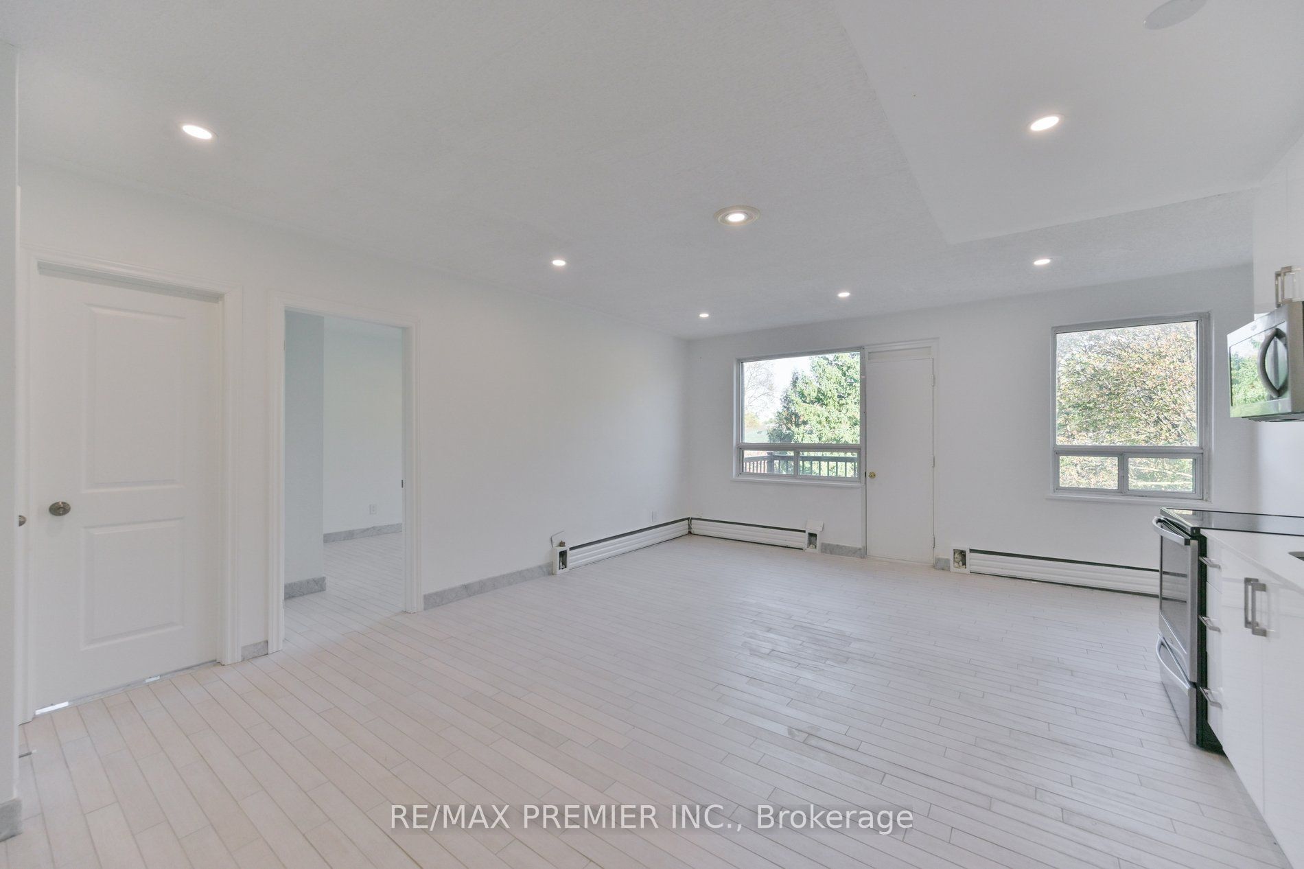 10 Ellison Avenue 202 Property Photo 4