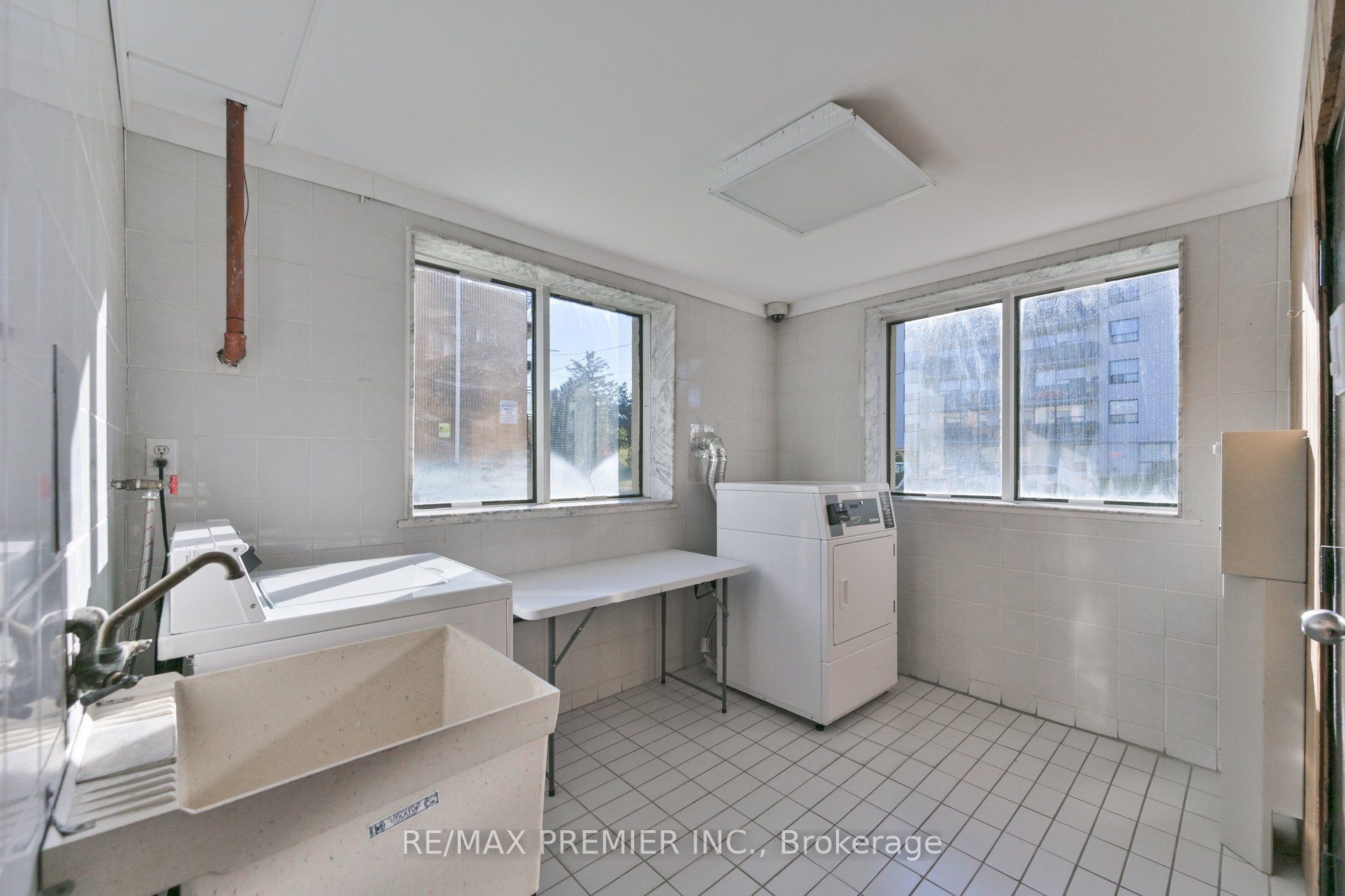 10 Ellison Avenue 202 Property Photo 10
