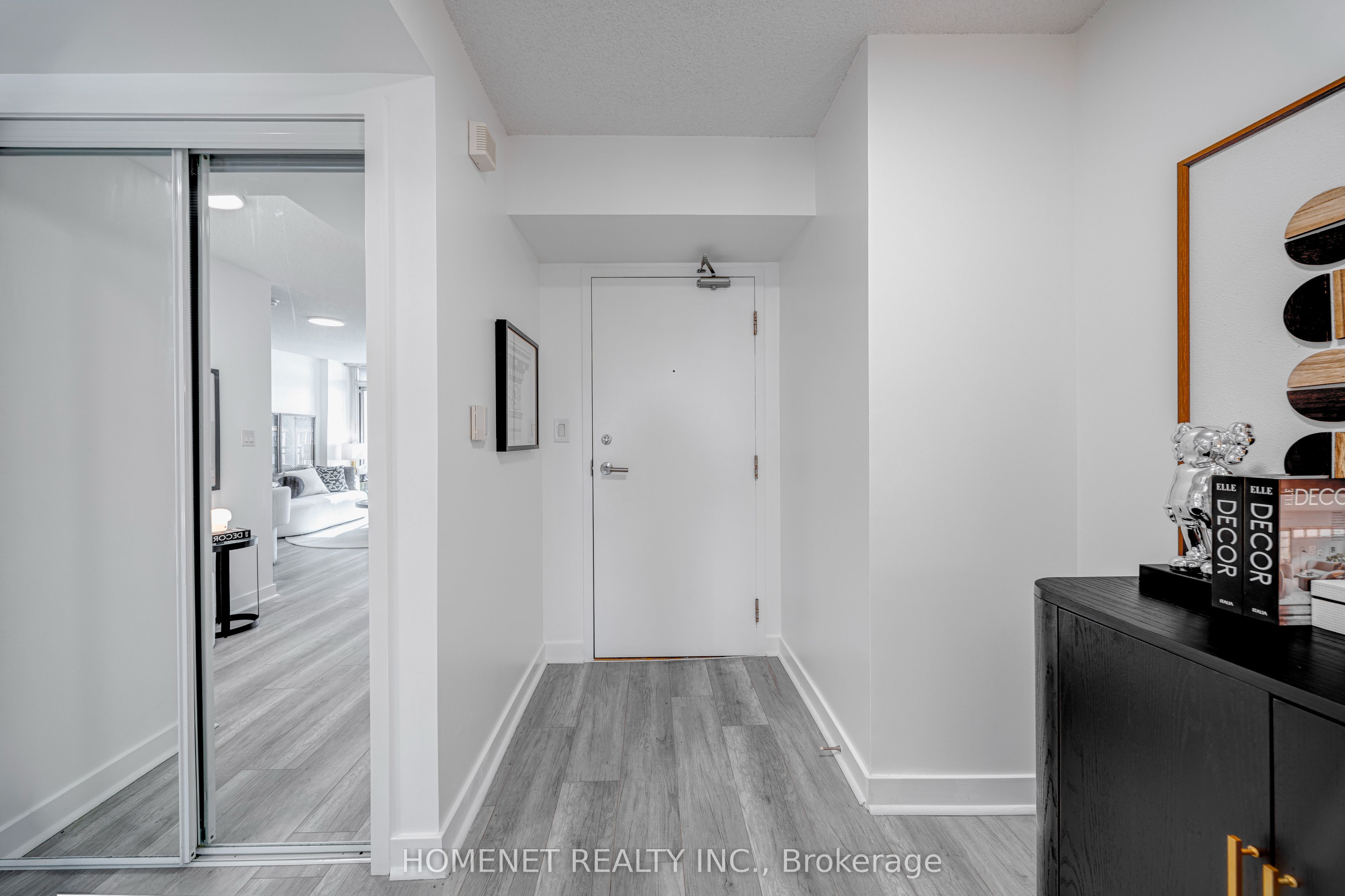 25 Telegram Mews 816 Property Photo 3