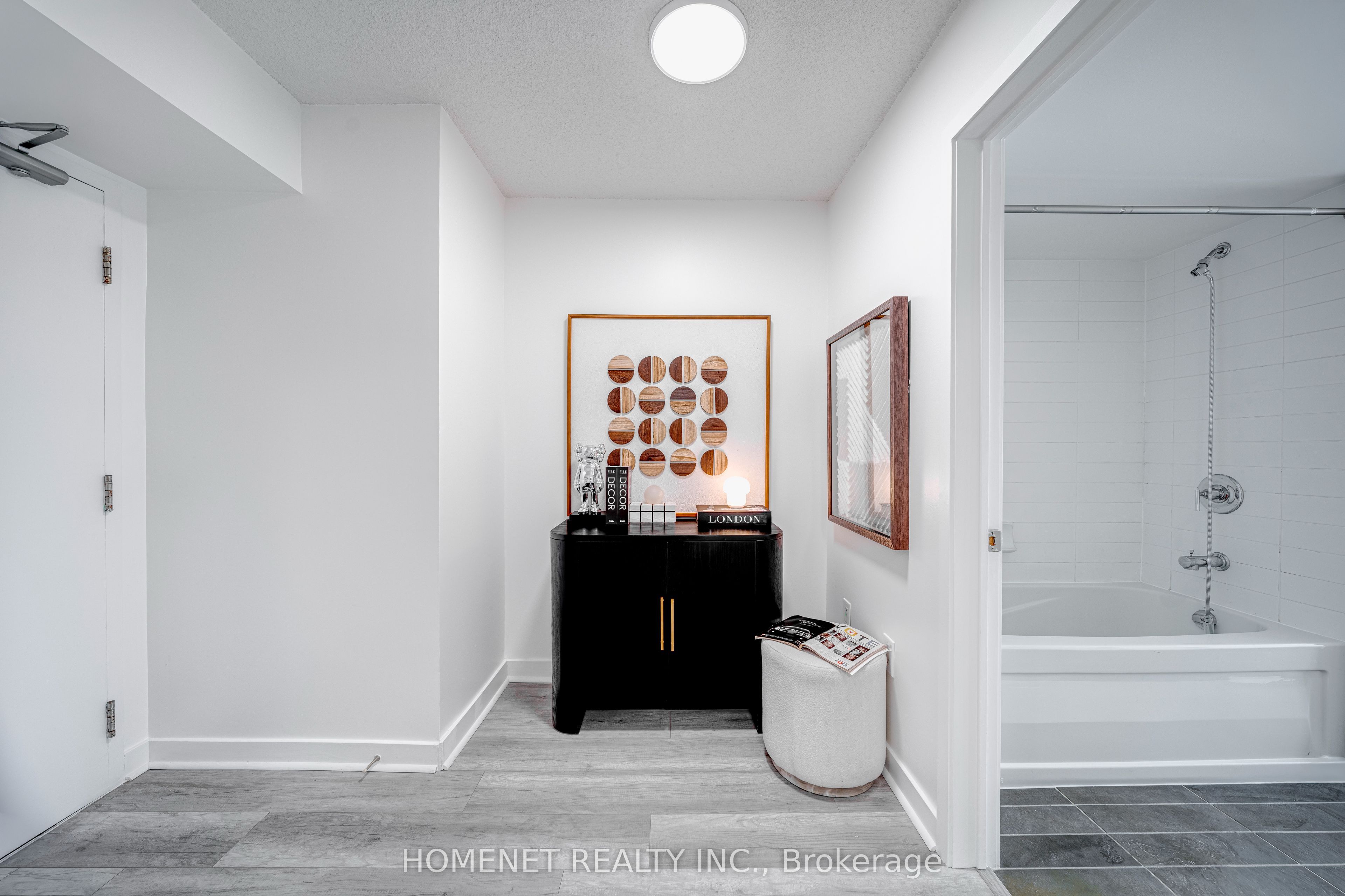 25 Telegram Mews 816 Property Photo 4