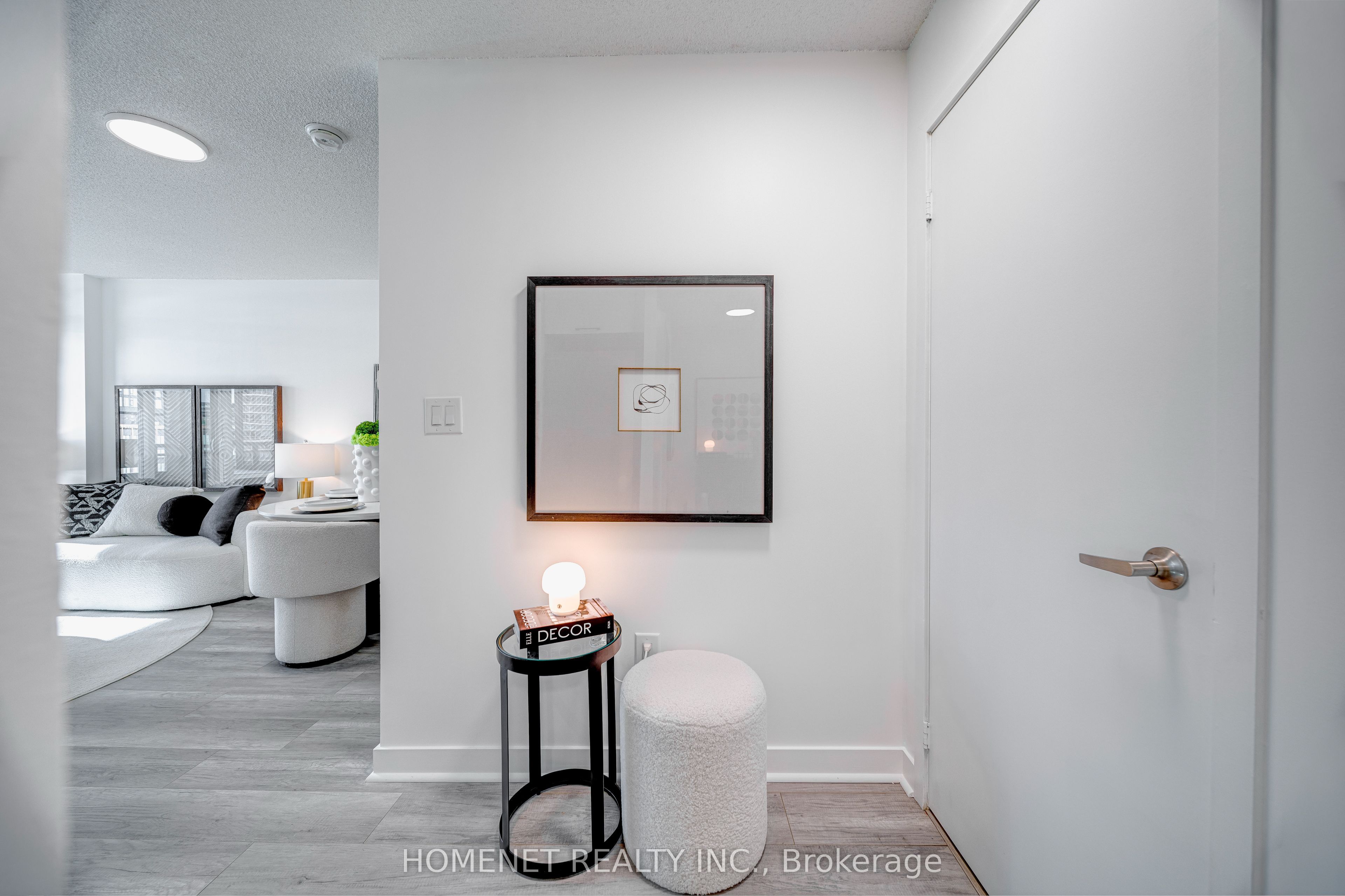 25 Telegram Mews 816 Property Photo 6