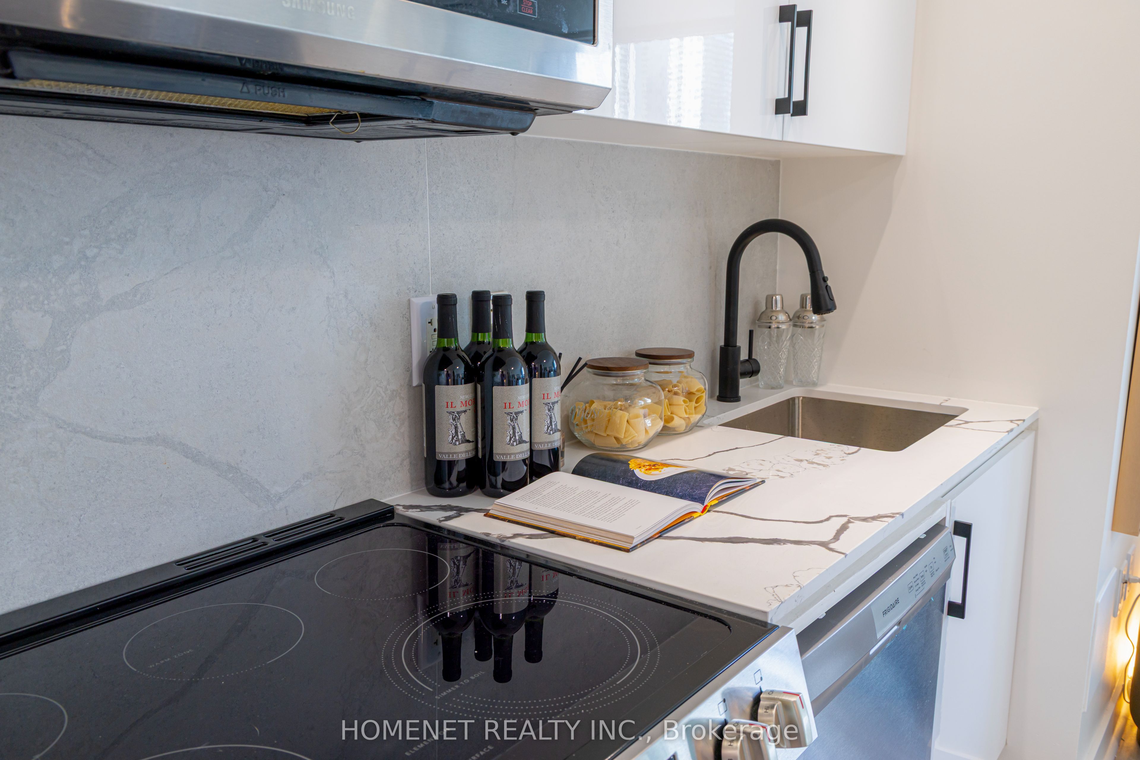 25 Telegram Mews 816 Property Photo 12