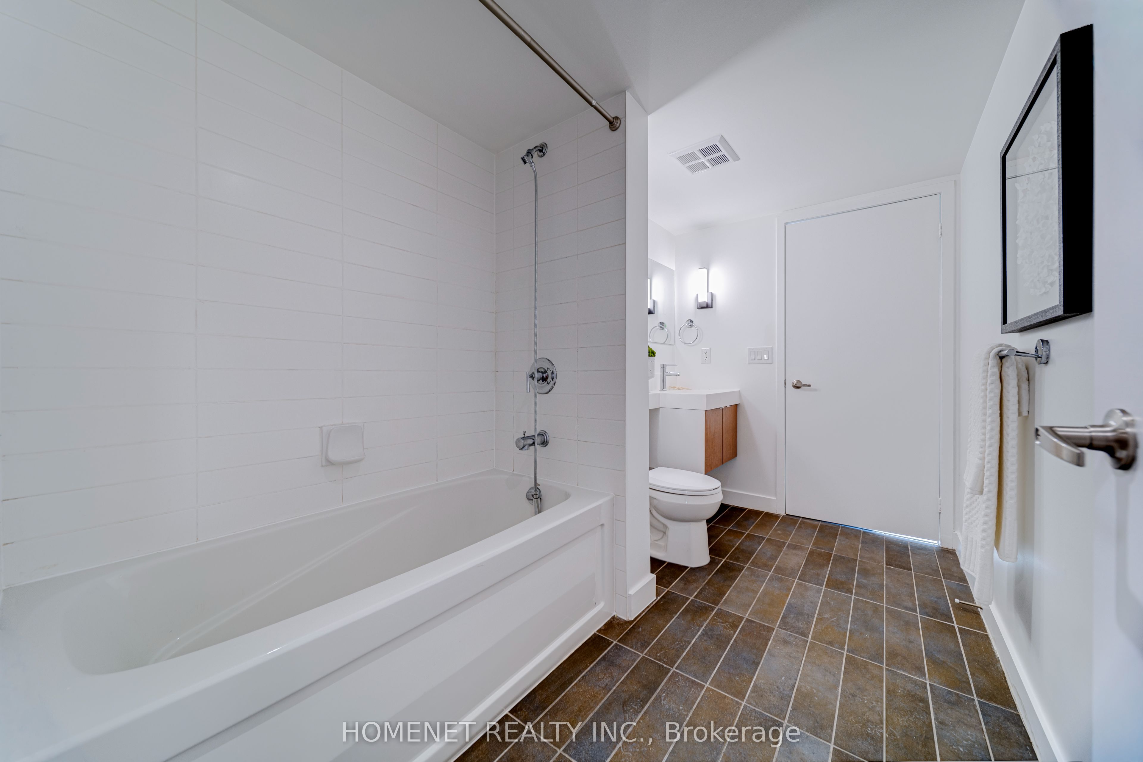 25 Telegram Mews 816 Property Photo 35